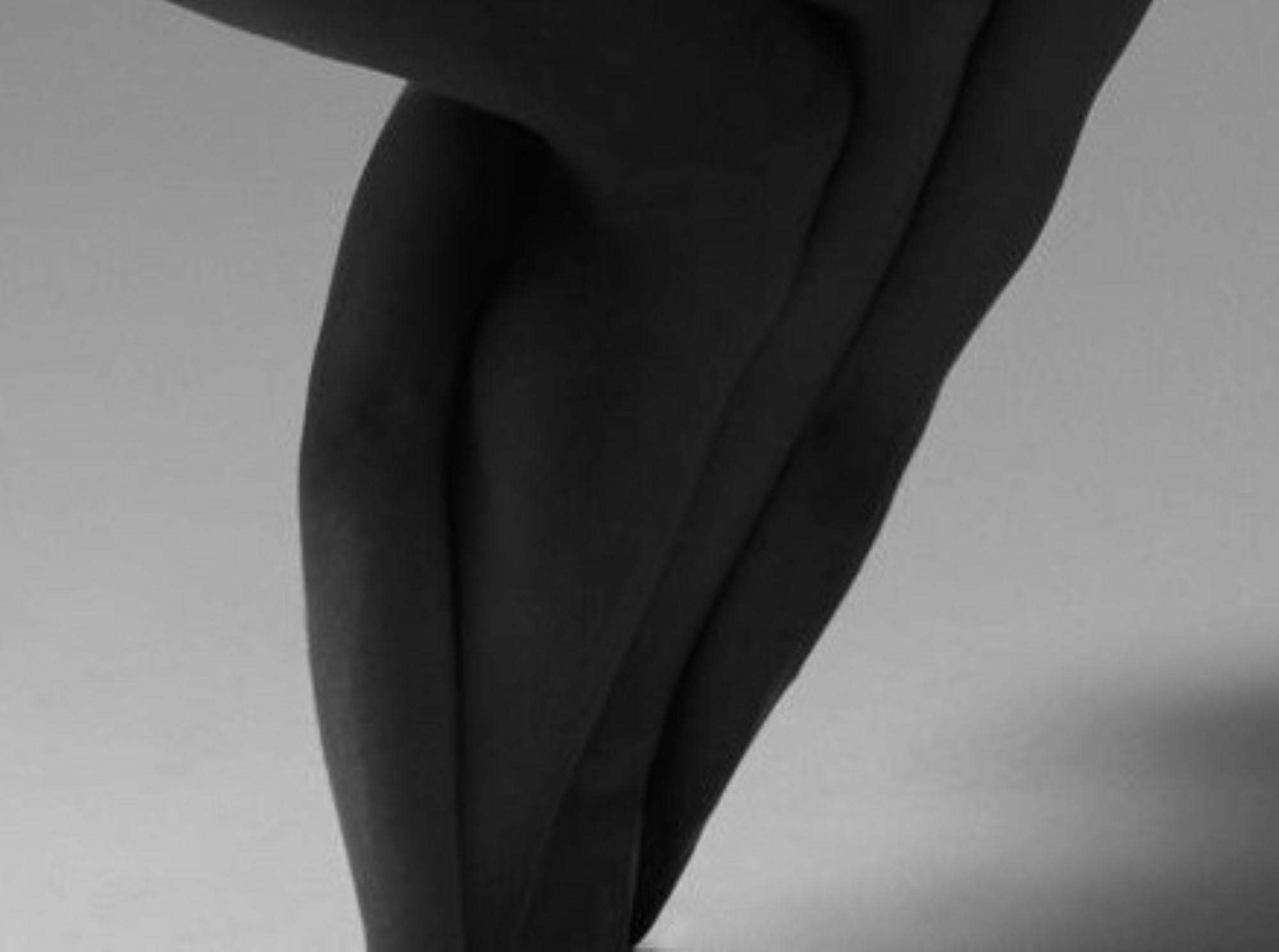 156.12.11 von Klaus Kampert – Schwarz-Weiß-Nacktfotografie, Frauenkörper im Angebot 2