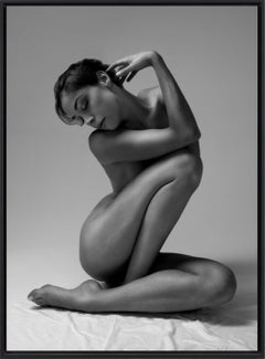 160.04.11 di Klaus Kampert - Fotografia di nudo in bianco e nero con cornice, corpo di donna