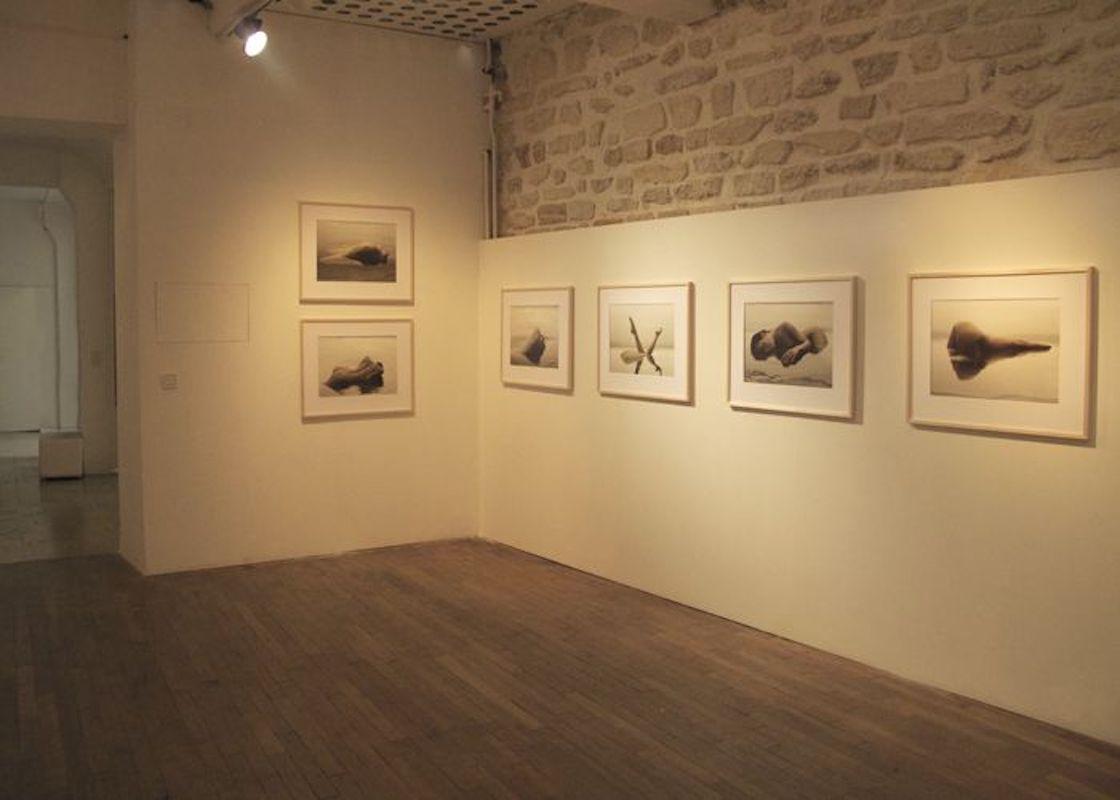 163.08.12 von Klaus Kampert - Farbaktfotografie, Frauenkörper, Wasser, Beine im Angebot 2