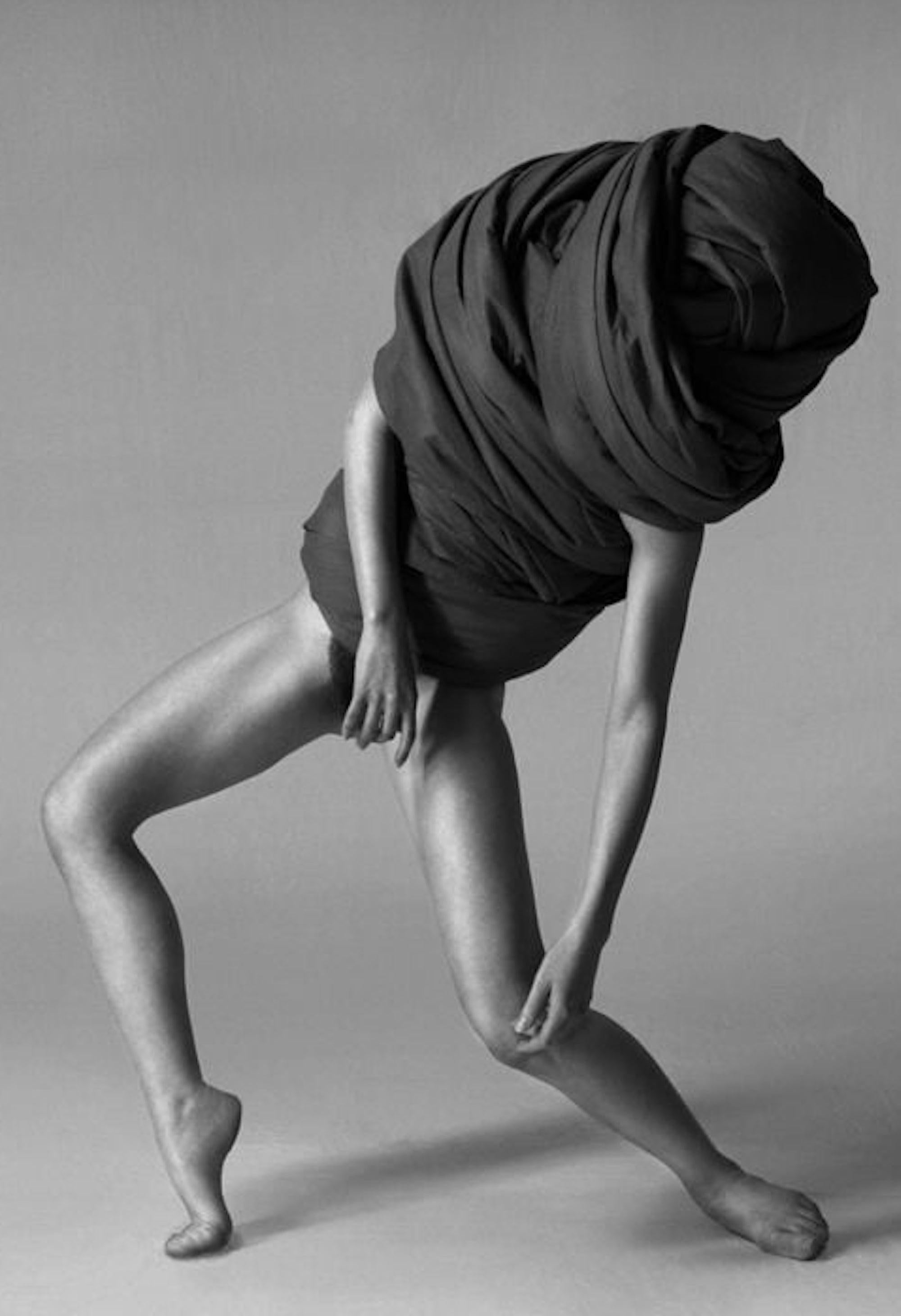 168.02.12 von Klaus Kampert - Schwarz-Weiß-Nacktfotografie, Frauenkörper im Angebot 2