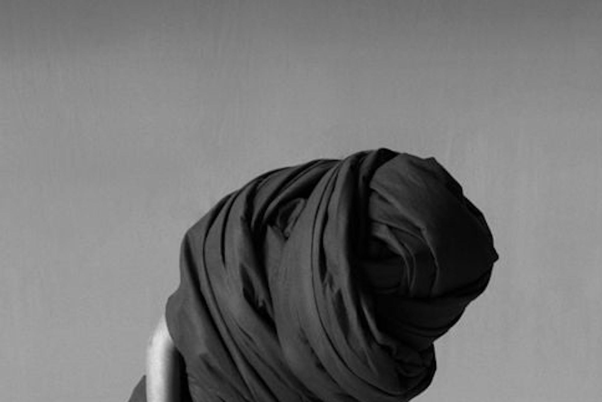 168.02.12 von Klaus Kampert - Schwarz-Weiß-Nacktfotografie, Frauenkörper im Angebot 3