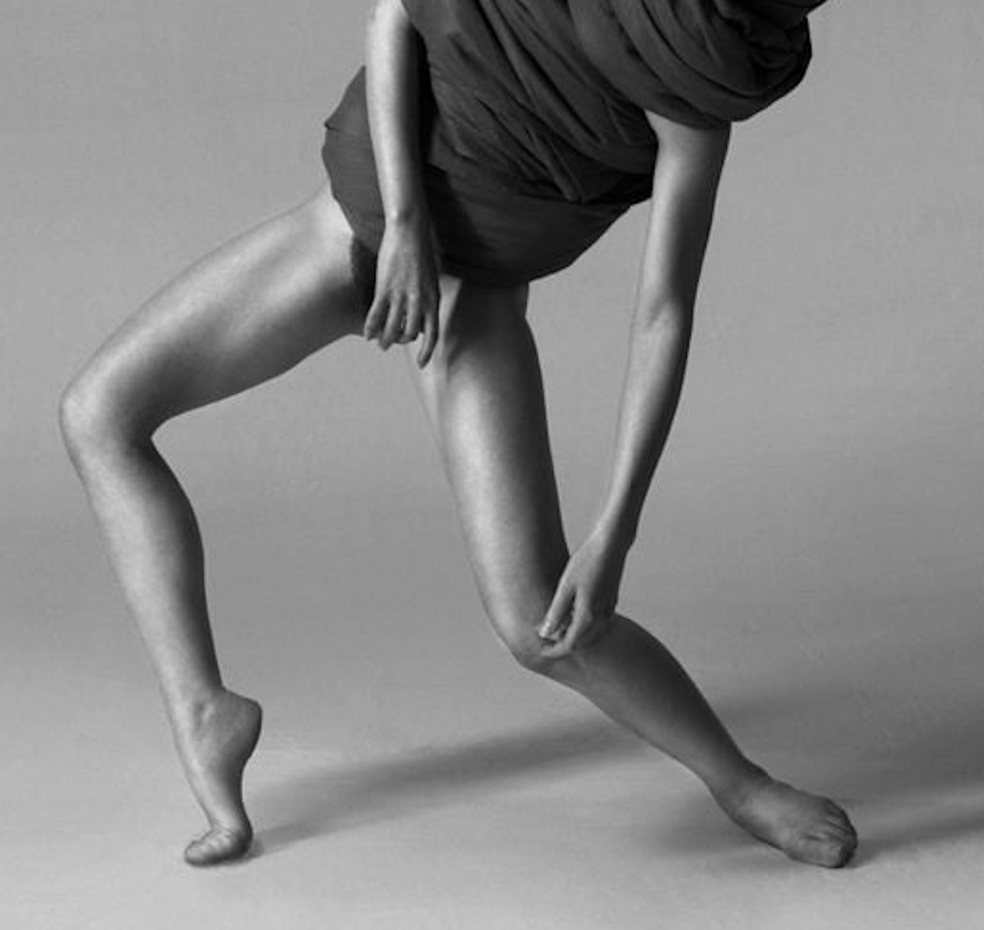 168.02.12 von Klaus Kampert - Schwarz-Weiß-Nacktfotografie, Frauenkörper im Angebot 4
