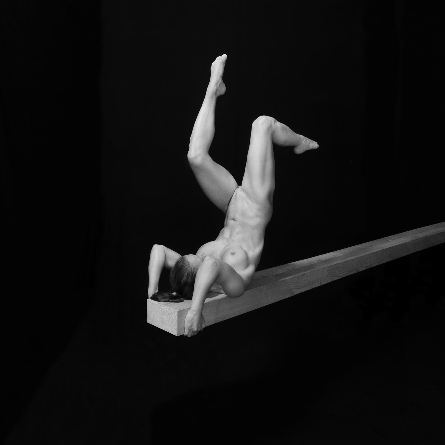 Klaus Kampert Black and White Photograph – Bodies, die mit dem Raum interagieren 166.01.12