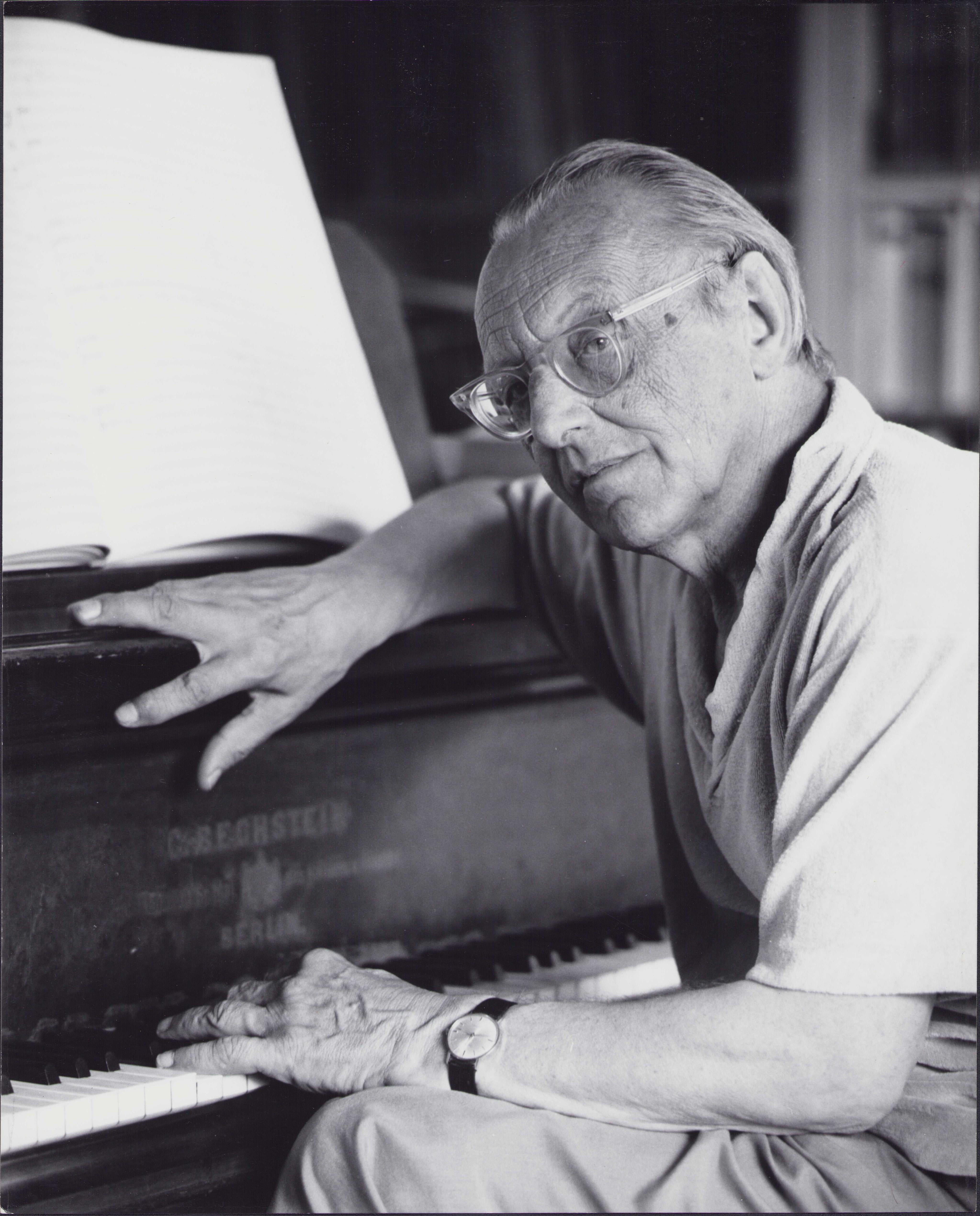Carl Orff au piano 1968 - Original Vintage - Noir & Blanc