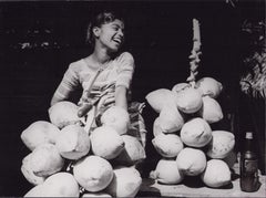 Ceylon – Happy Fruit Seller 1963 - Original Vintage - Black & White