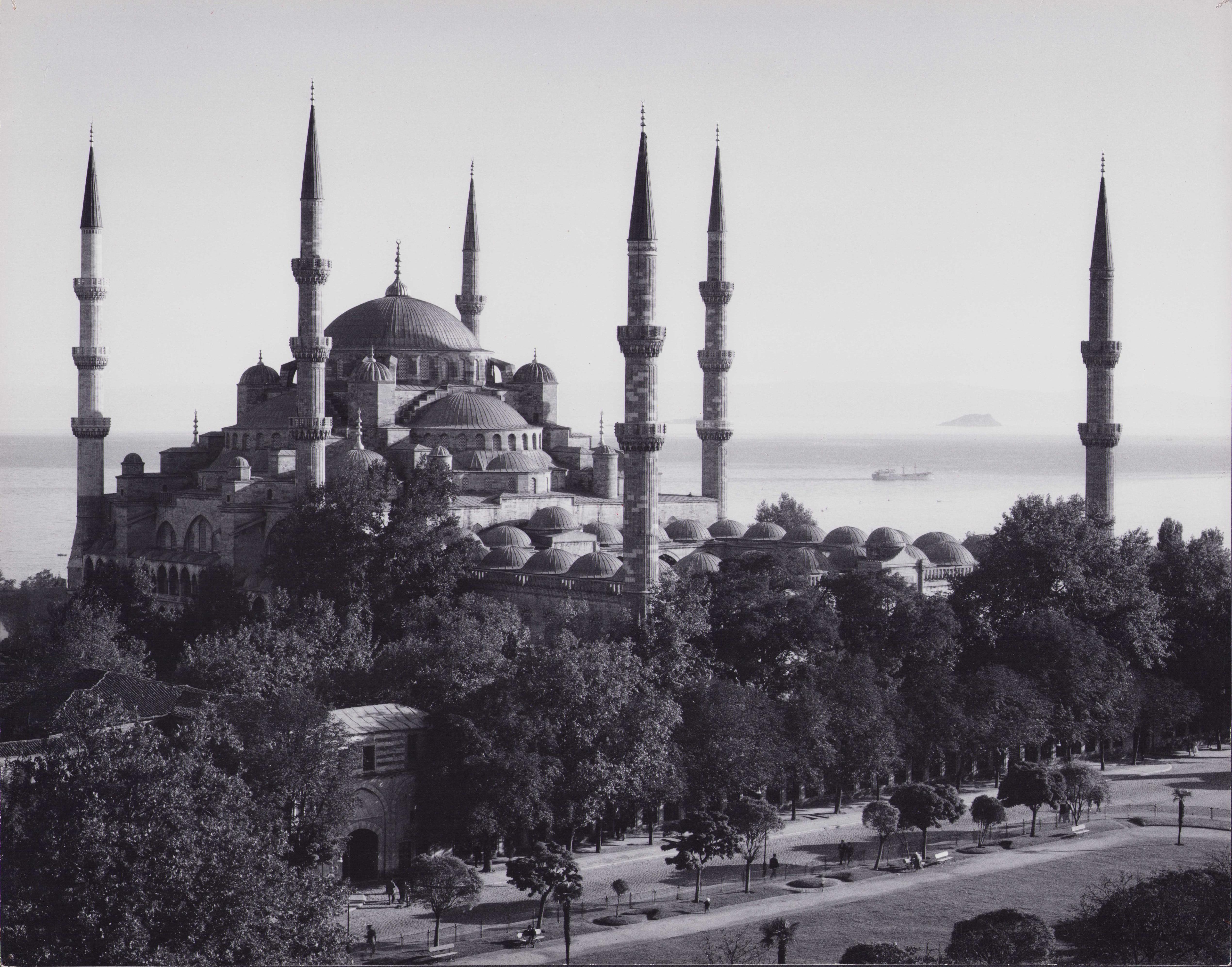  Klaus Redenbacher Landscape Photograph - Istanbul 1960 - Sultan Ahmed Mosque - Original Vintage - Black & White