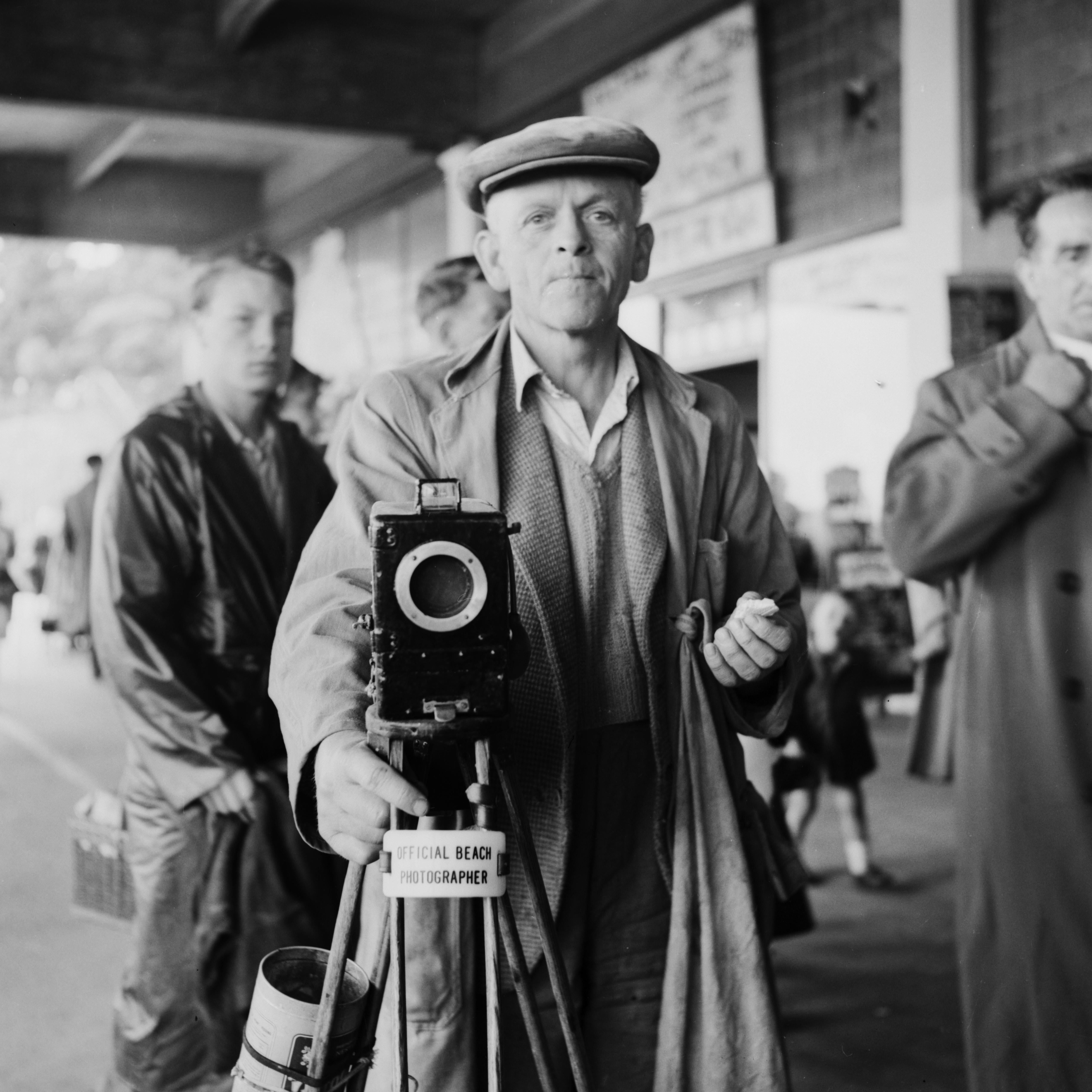 Klaus Redenbacher Portrait Photograph – Brighton, Straßenfotograf, Vereinigtes Königreich 1956
