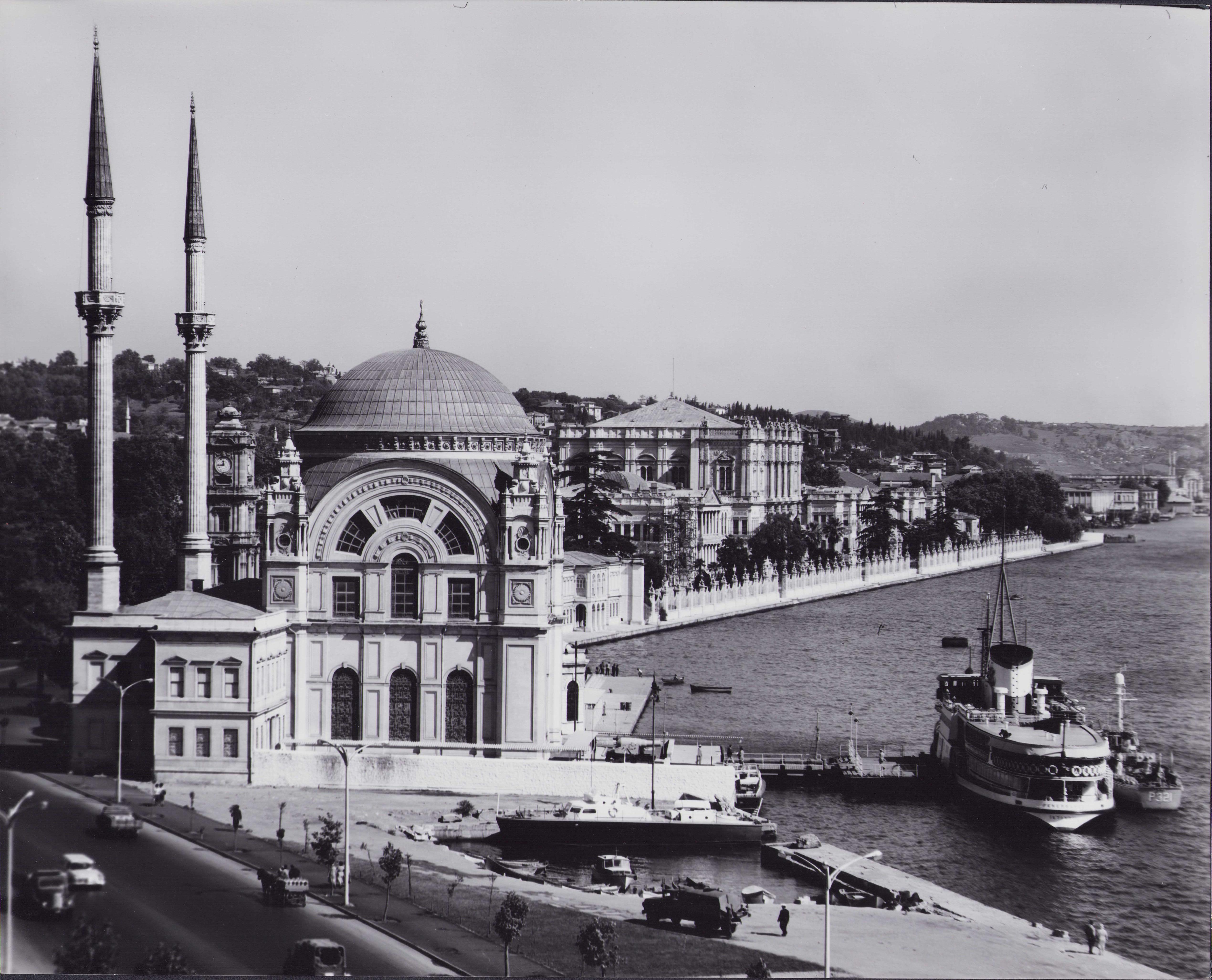 Klaus Redenbacher Black and White Photograph - Dolmabahçe Mosque - Original Vintage - Black & White, Istanbul 1960