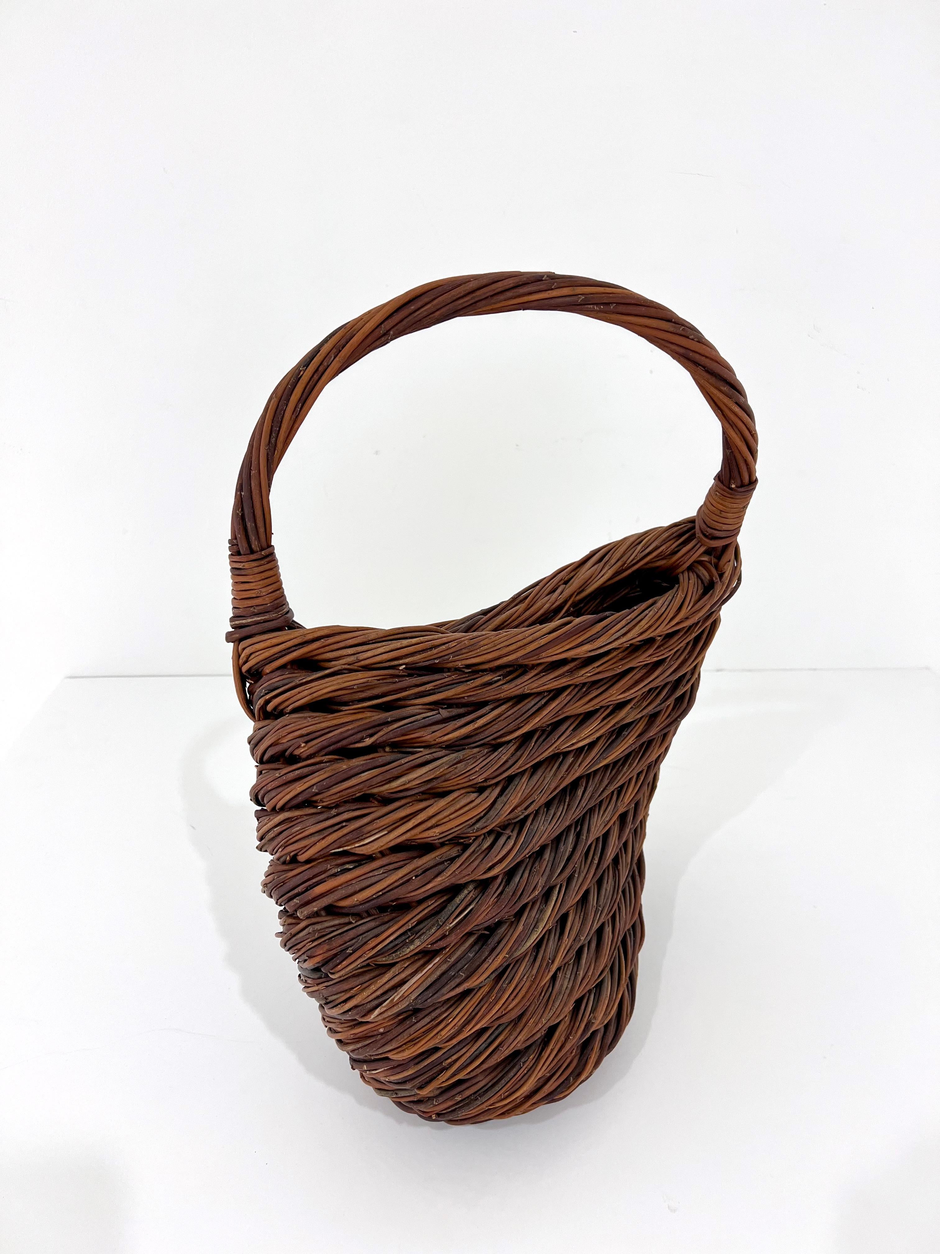 Danois Panier sculptural en roseau de Klaus Titze en vente