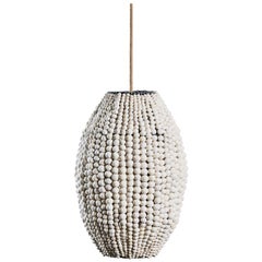 Klaylife Barrel, petite lampe à suspension blanche en argile perlée faite à la main