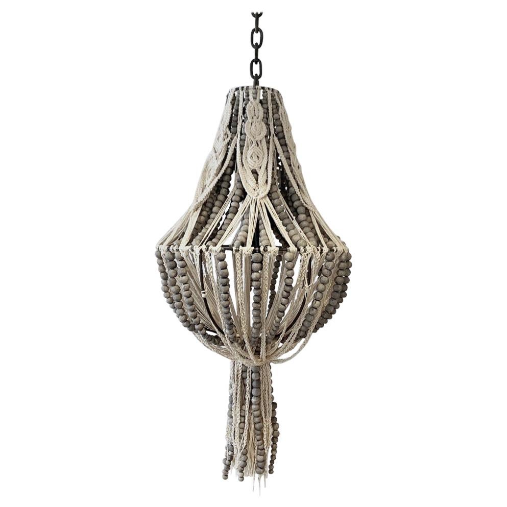 Klaylife, handgefertigter Kronleuchter aus Ton mit Perlen und Macram, Medium, 21. Jahrhundert im Angebot