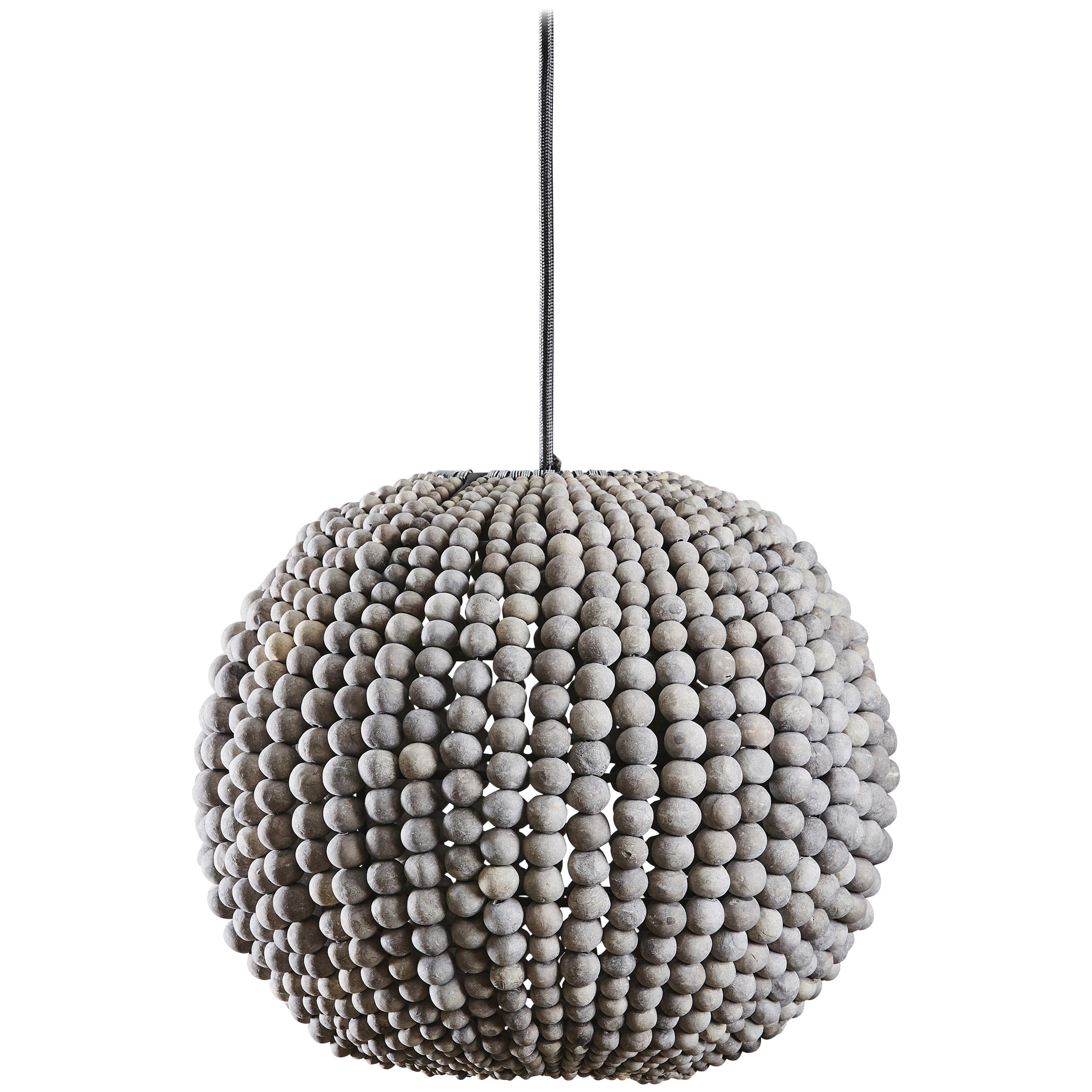 Klaylife Sphère, lampe à suspension grise en argile perlée faite à la main, XXIe siècle