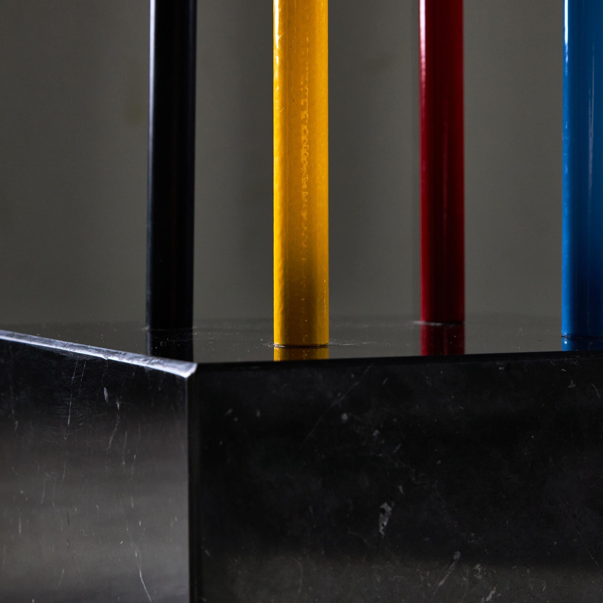 Table basse en marbre et métal laqué 'KLEETO' par Cleto Munari, Italie, années 2000 en vente 3
