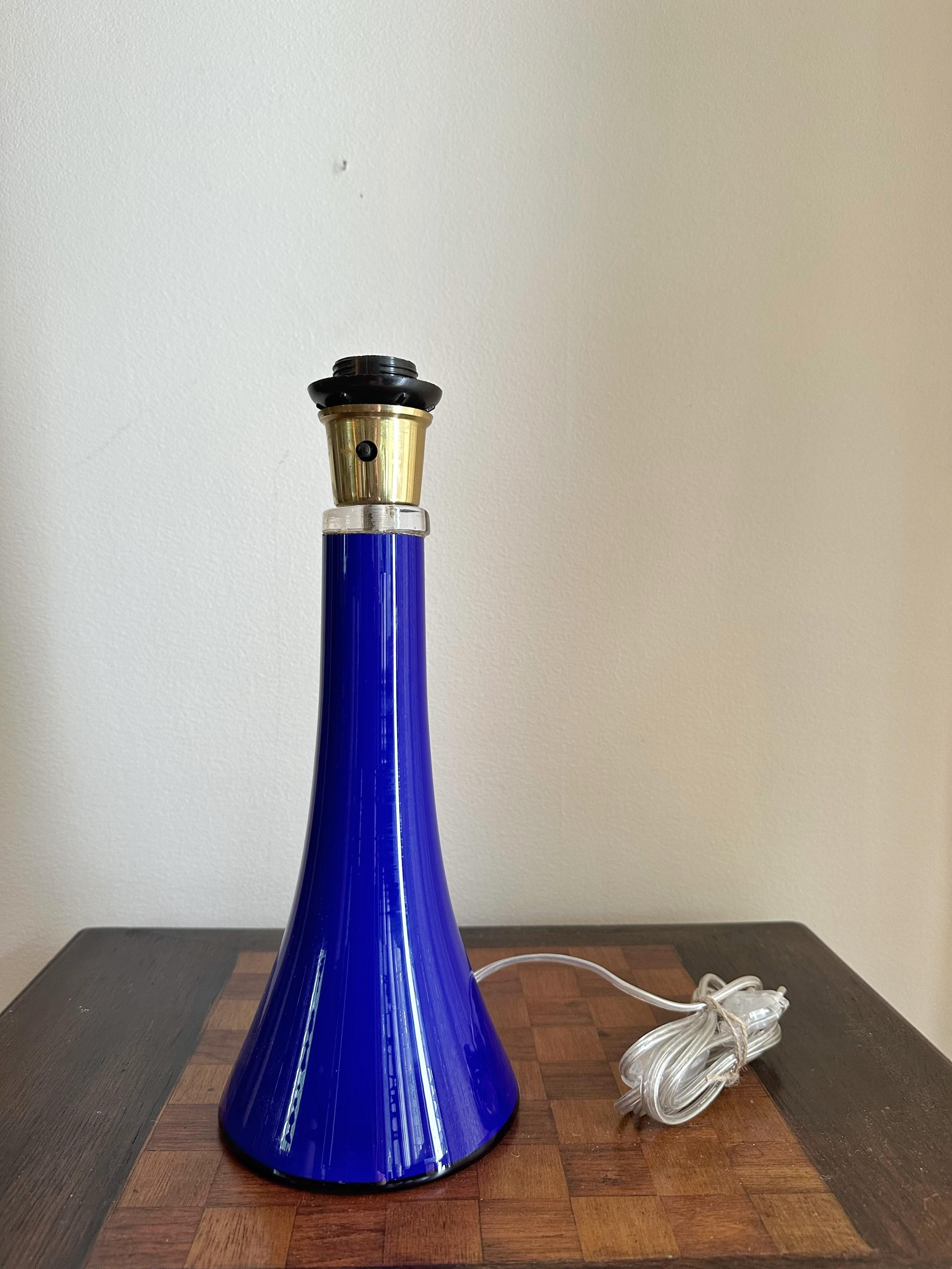 Suédois Lampe de table du milieu du siècle A Klein Blue by Swedish Hyllinge en vente