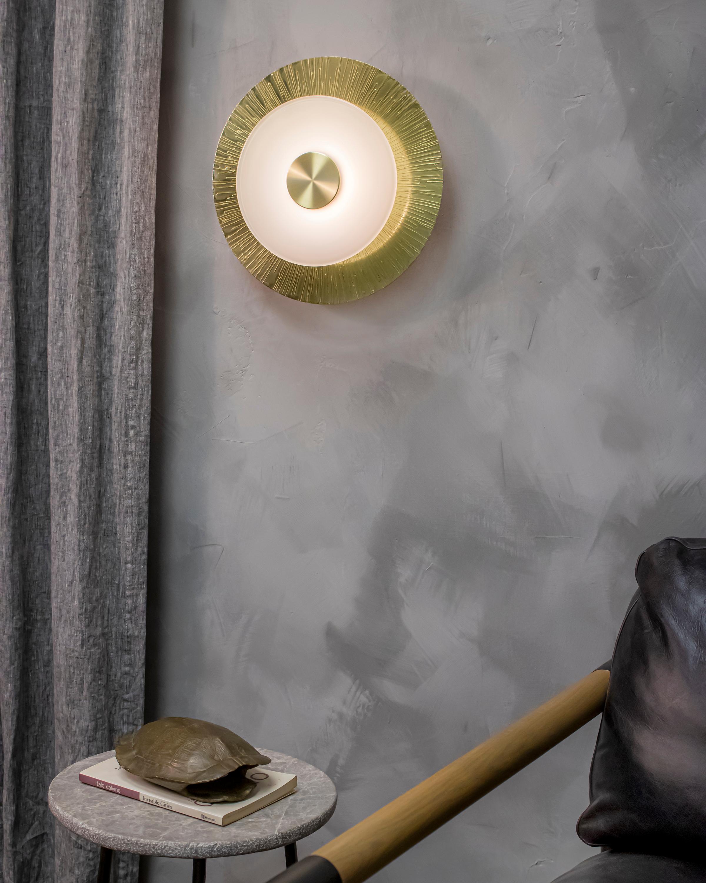 Lámpara Klein de ginkgo grabado y pátina de jaspe con rondel de cristal blanco Grabado en venta