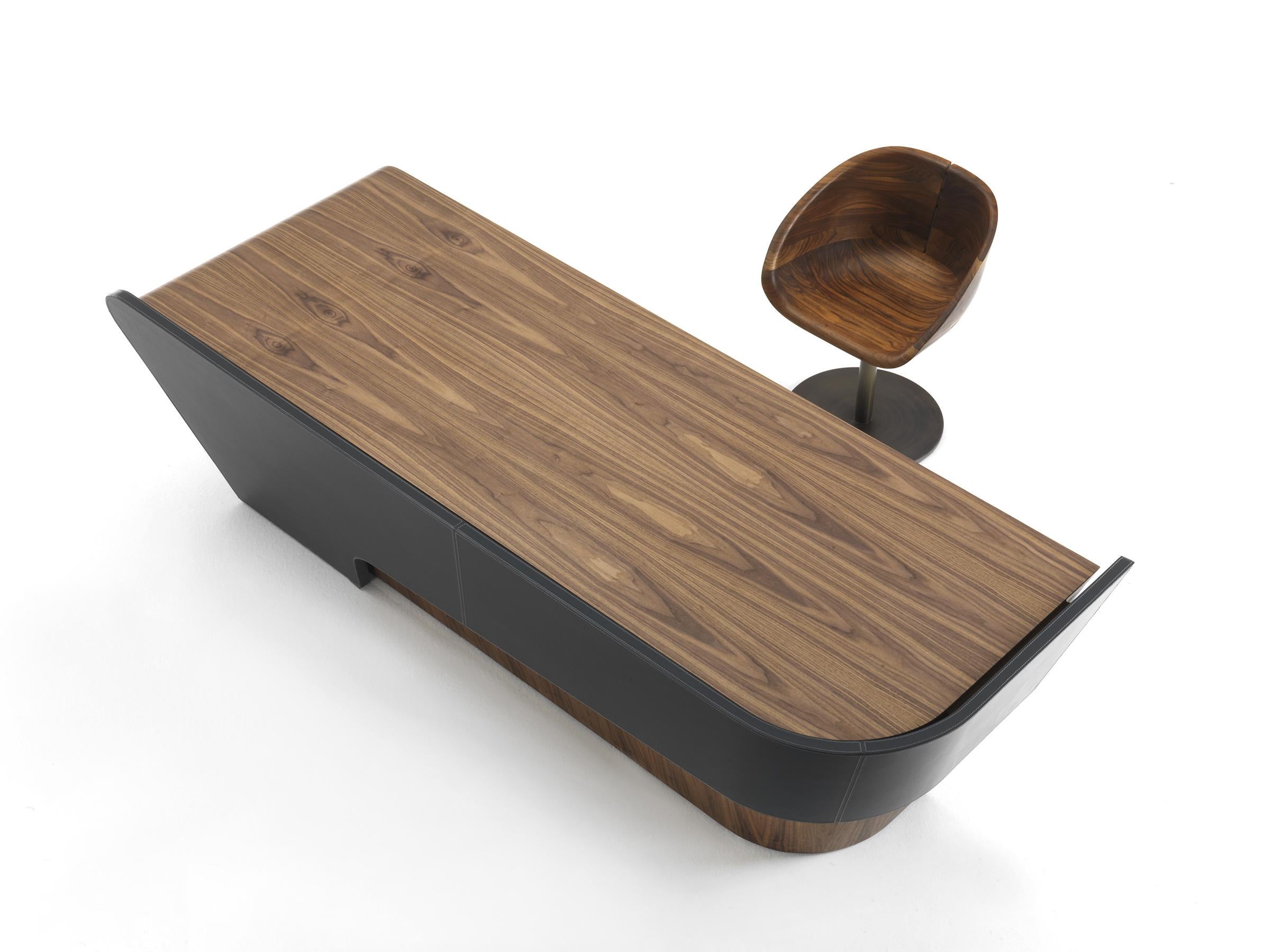 Klip Klip-Schreibtisch aus Holz und Leder von Karim Rashid, hergestellt in Italien (Italienisch) im Angebot