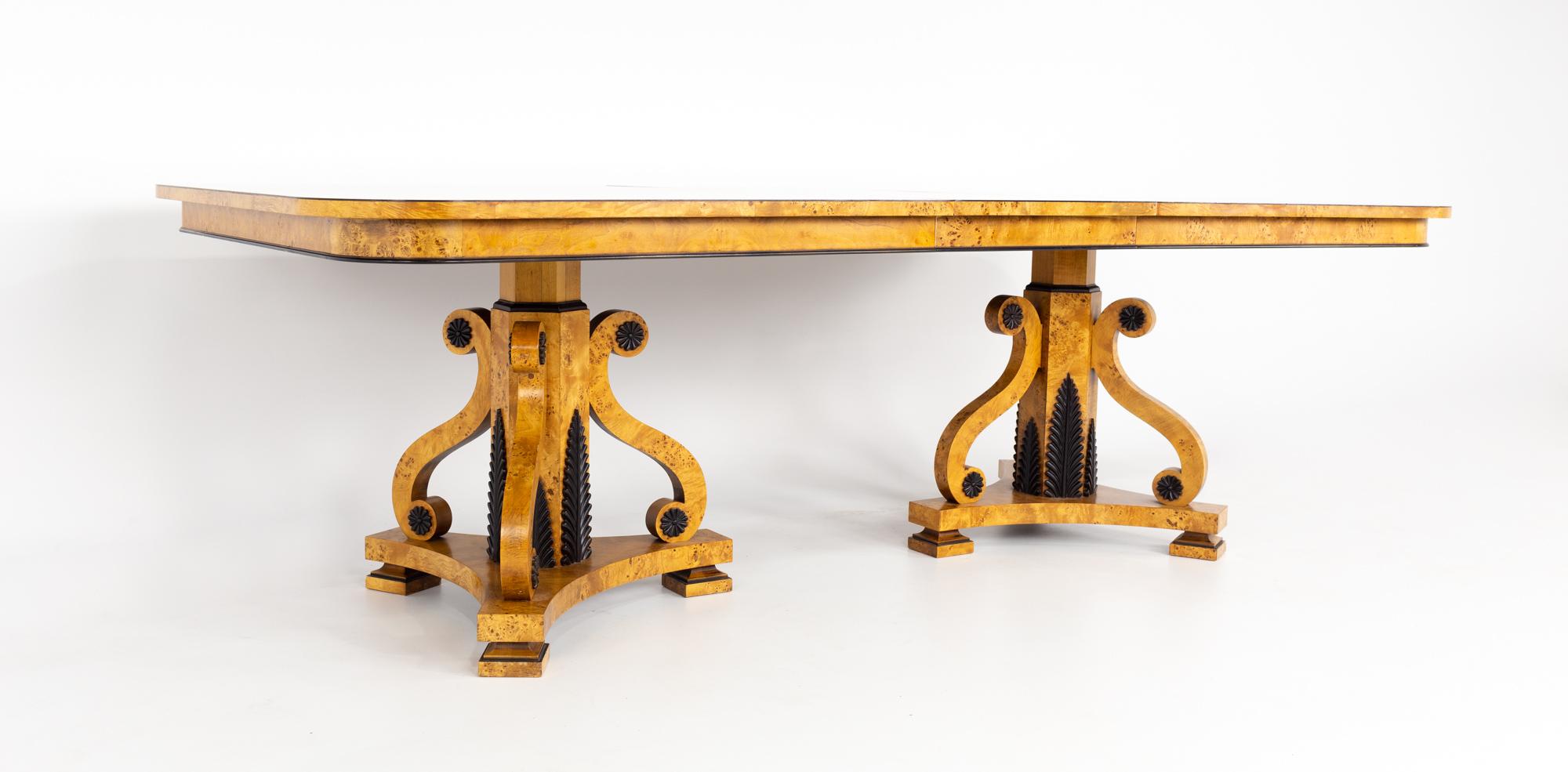 Table de salle à manger néoclassique Klismos Collection de Baker Furniture-3 feuilles en vente 3