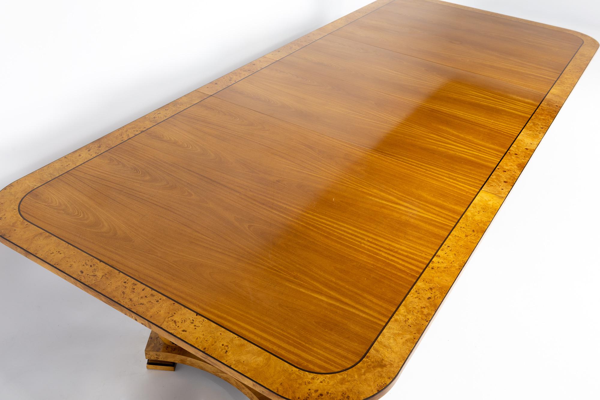 Table de salle à manger néoclassique Klismos Collection de Baker Furniture-3 feuilles en vente 9