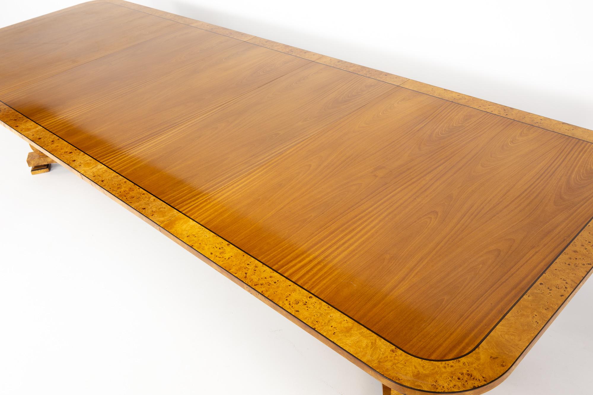 Table de salle à manger néoclassique Klismos Collection de Baker Furniture-3 feuilles en vente 12