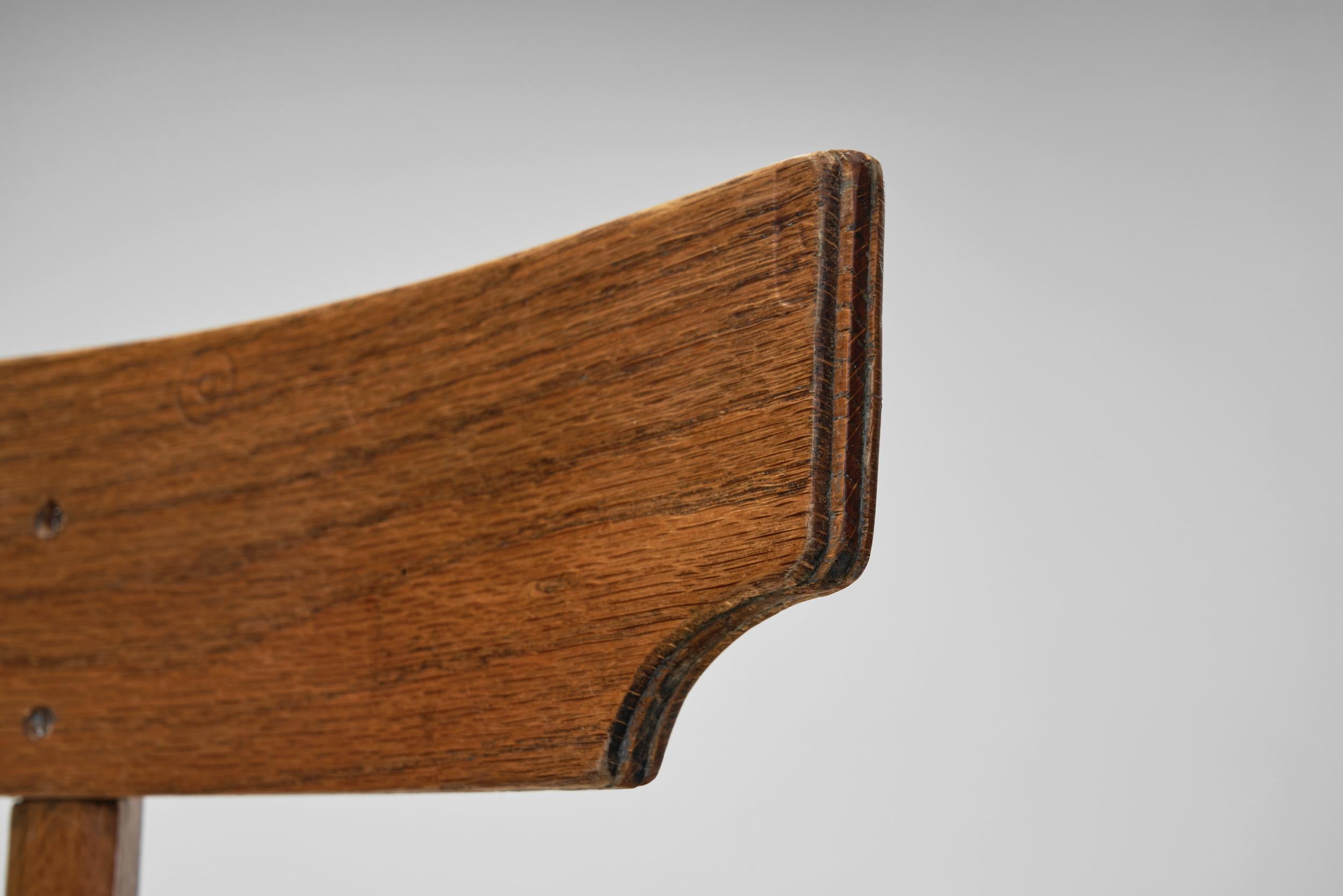 Klismos-inspirierter Eichenstuhl mit gepolstertem Sitz, Dänemark um 1900 im Angebot 4