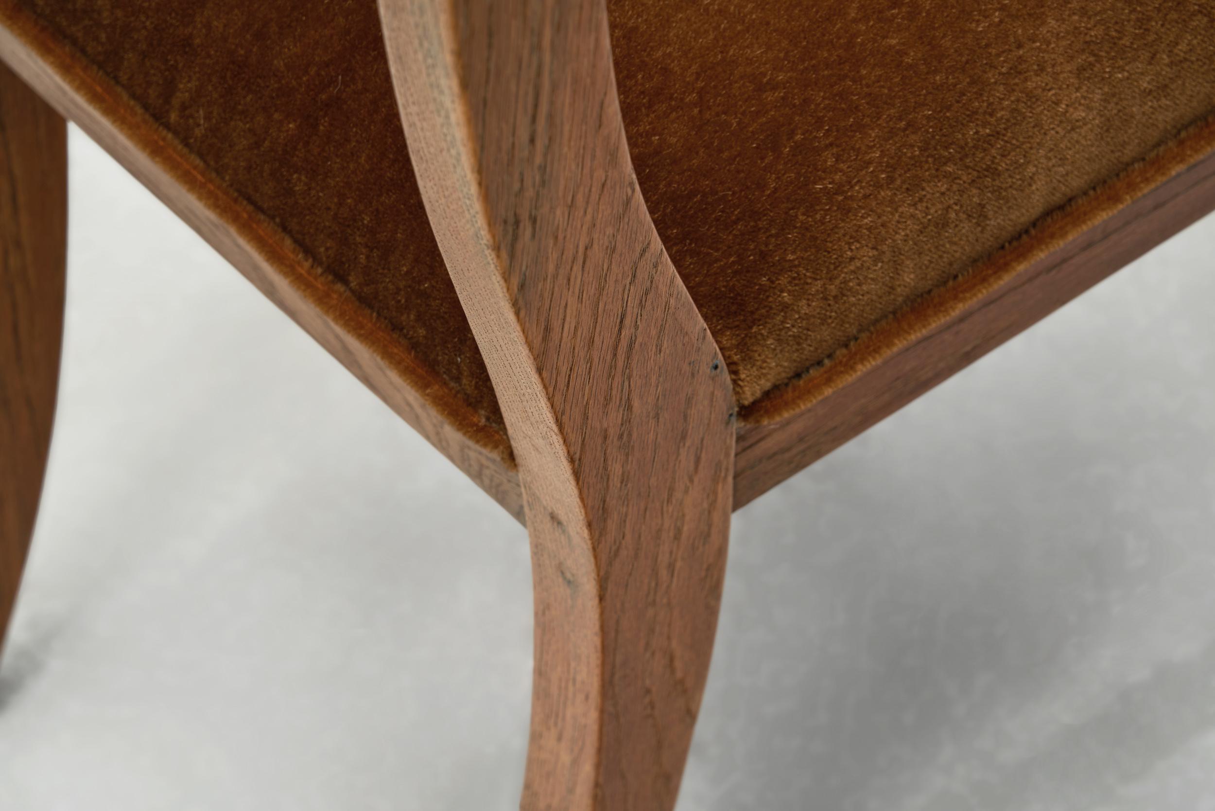 Klismos-inspirierter Eichenstuhl mit gepolstertem Sitz, Dänemark um 1900 im Angebot 5