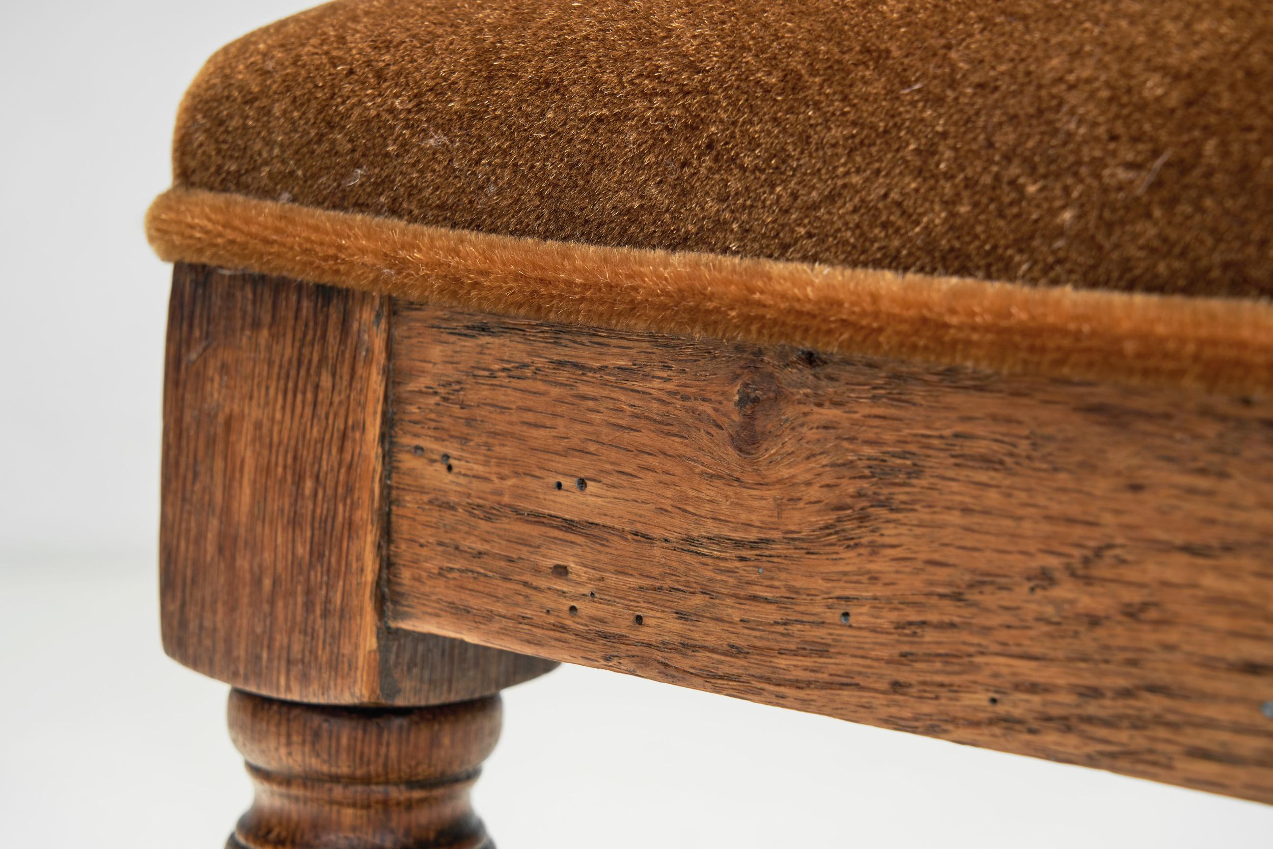 Klismos-inspirierter Eichenstuhl mit gepolstertem Sitz, Dänemark um 1900 im Angebot 6