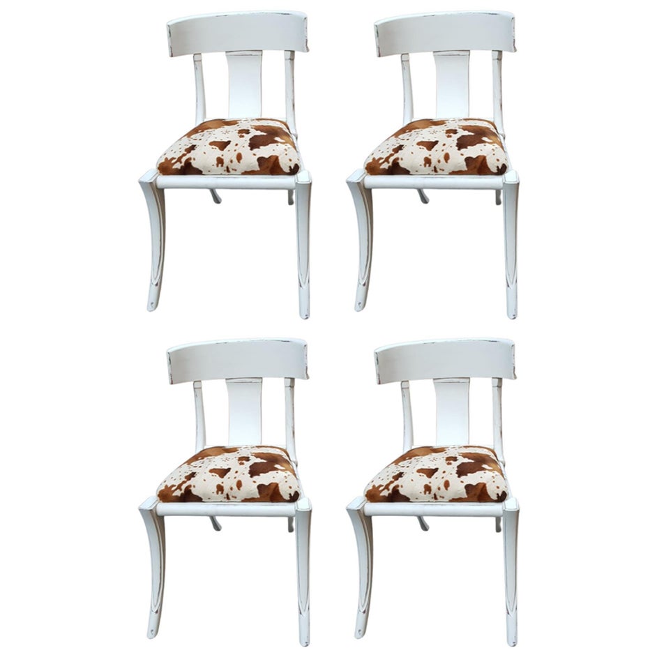 Klismos Sedie Shabby Bianche con Gambe a Sciabola Personalizzabili Eco Pelliccia di Mucca Set di 4 Sedute