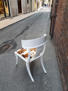 Klismos Sedie Shabby Bianche con Gambe a Sciabola Personalizzabili Eco Pelliccia di Mucca Set di 6 Sedute