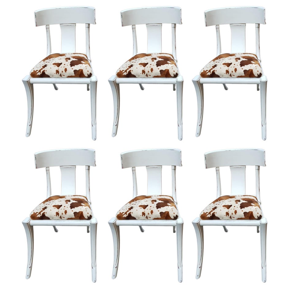 Klismos Sedie Shabby Bianche con Gambe a Sciabola Personalizzabili Sedute in Eco Pelliccia di Mucca Set di 6