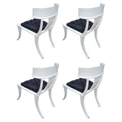 Klismos Saber Legs Weiße Shabby-Stühle Anpassbare Polsterung 4er-Set