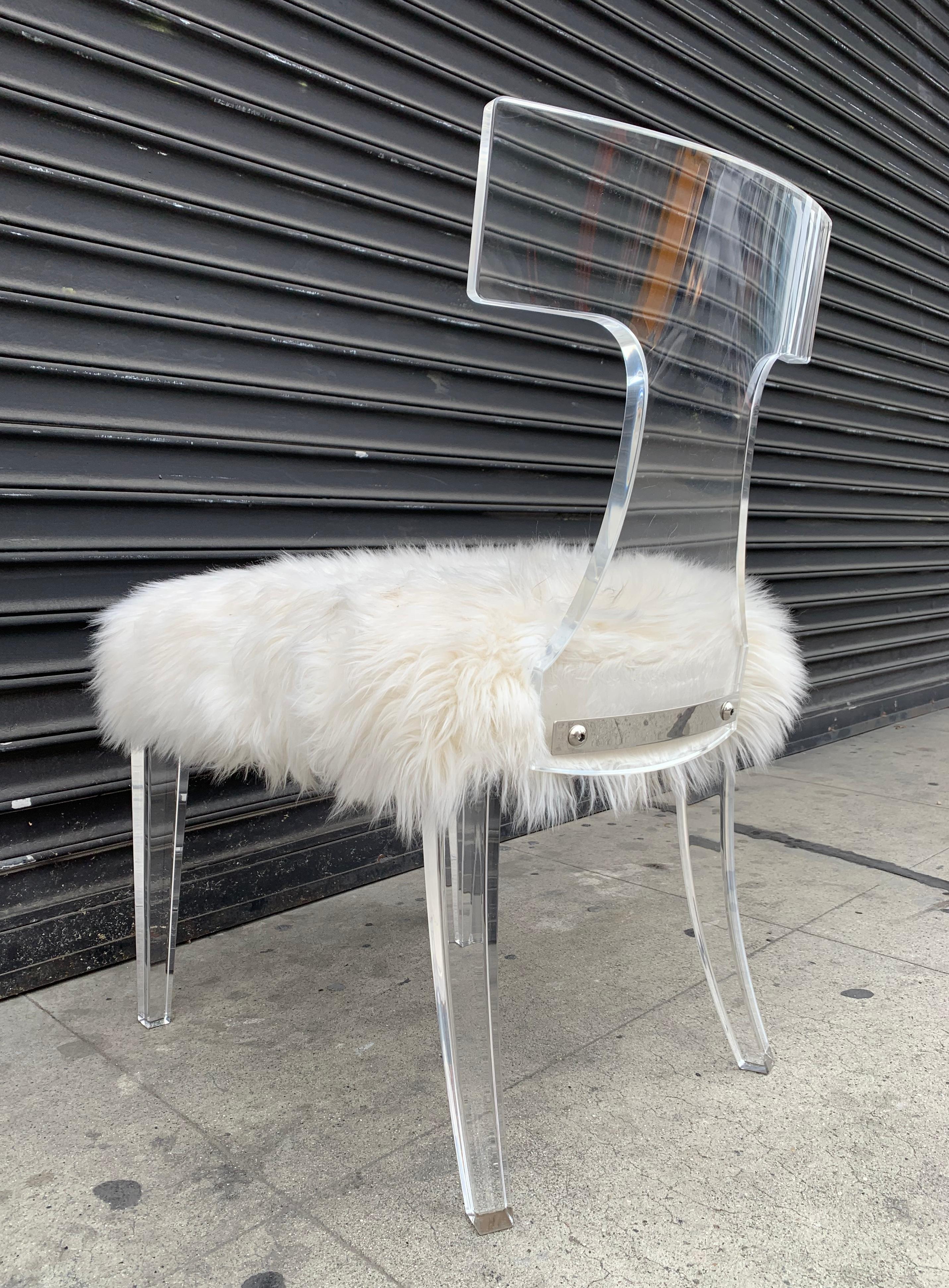 Beautiful Klismos style vanity chair in Lucite and faux lamb hair upholstery designed in the 1970s by Charles Hollis Jones.
The chair is in very good condition with very little wear, the upholstery is clean and original.
Measurements: 29.5