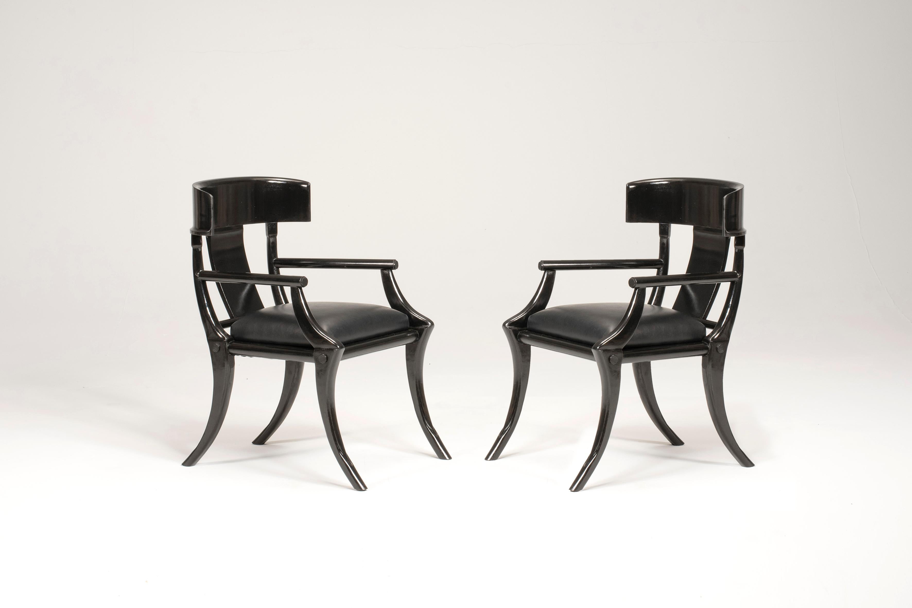 Chaises de salle à manger Klismos en Wood Wood Saber Legs Black Velvet, personnalisables en vente 7