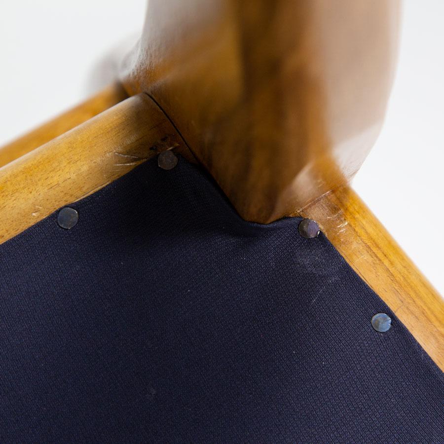 XXI secolo e contemporaneo Klismos, sedie da pranzo in legno di noce con gambe a sciabola e velluto nero, personalizzabili in vendita