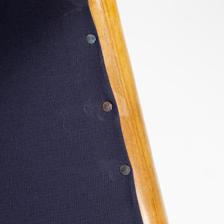 Noce Klismos, sedie da pranzo in legno di noce con gambe a sciabola e velluto nero, personalizzabili in vendita