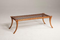 Klismos Bank aus gewebtem Nussbaumholz mit anpassbarer Polsterung und Holz