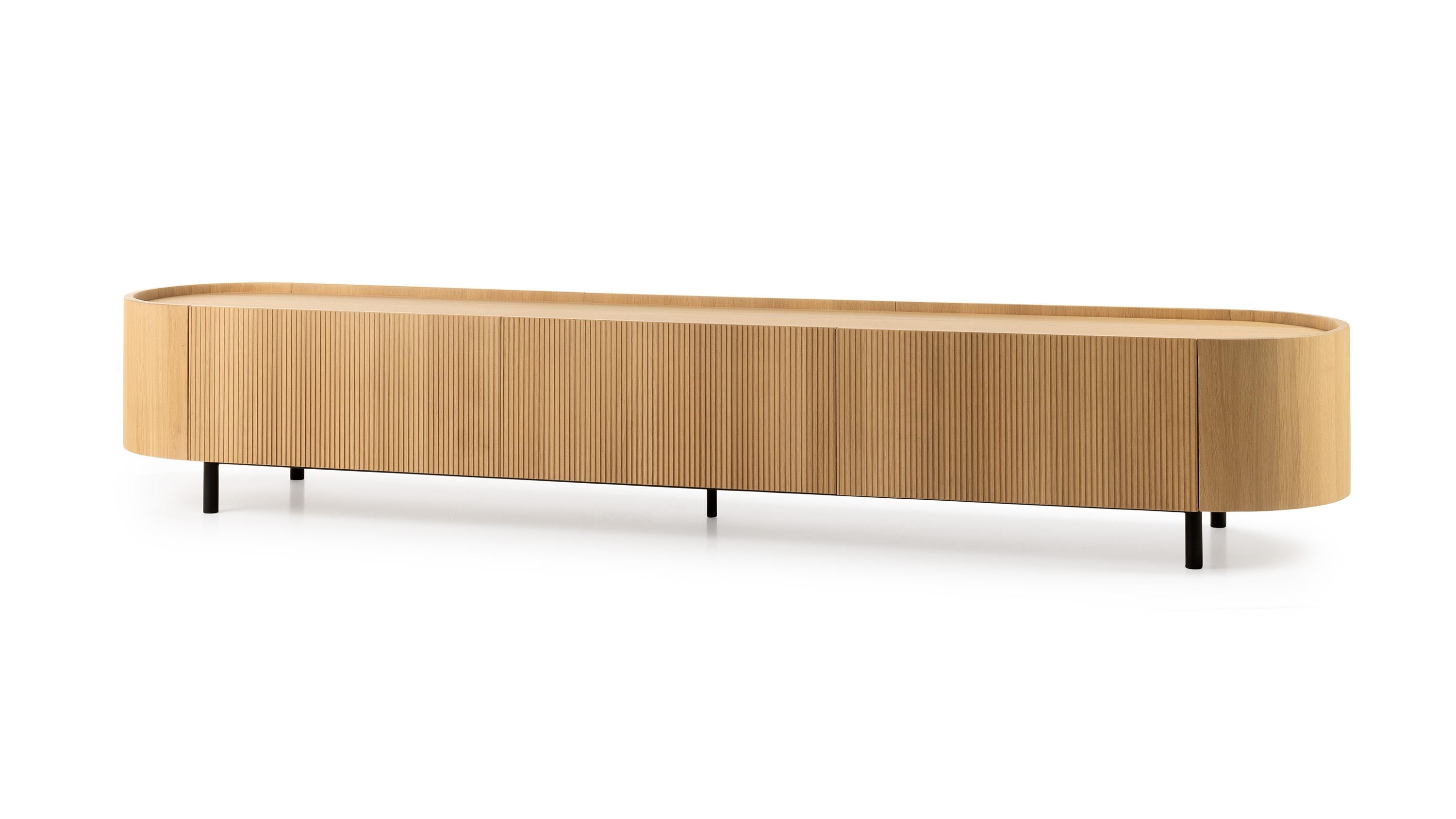 Mid-Century Modern Lowboard Donna TV Donna en chêne massif Kluskens en vente