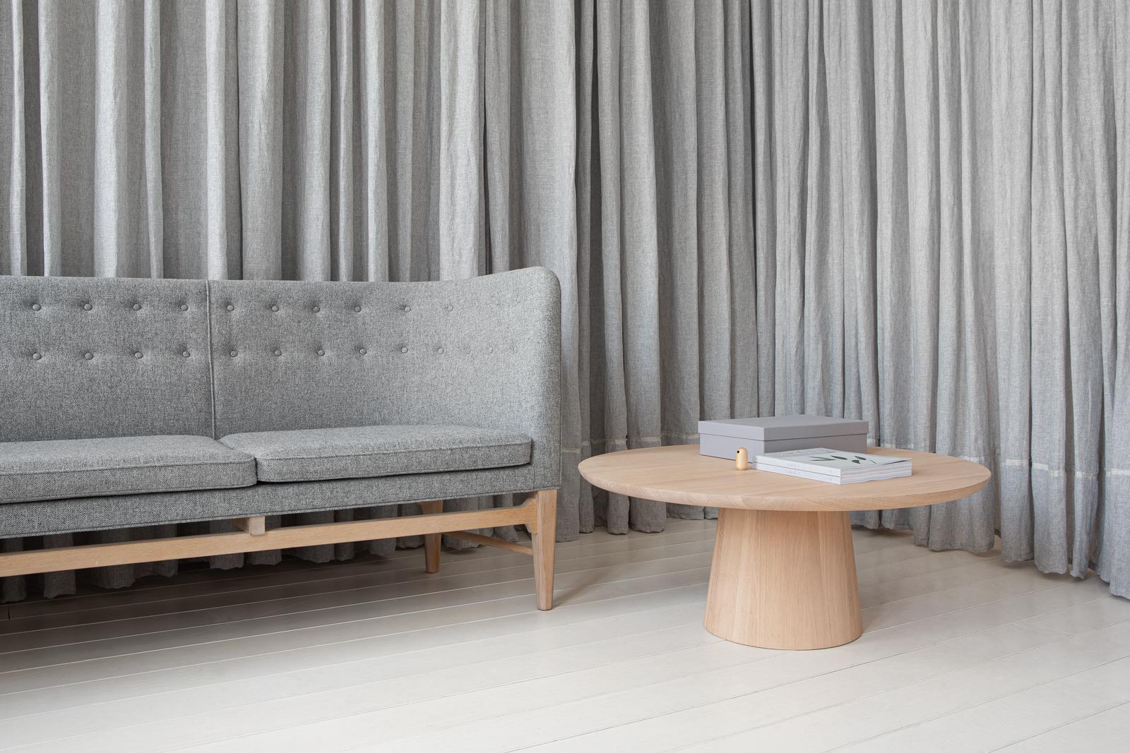 Table basse Kay XL en chêne massif Kluskens Kay en vente 3