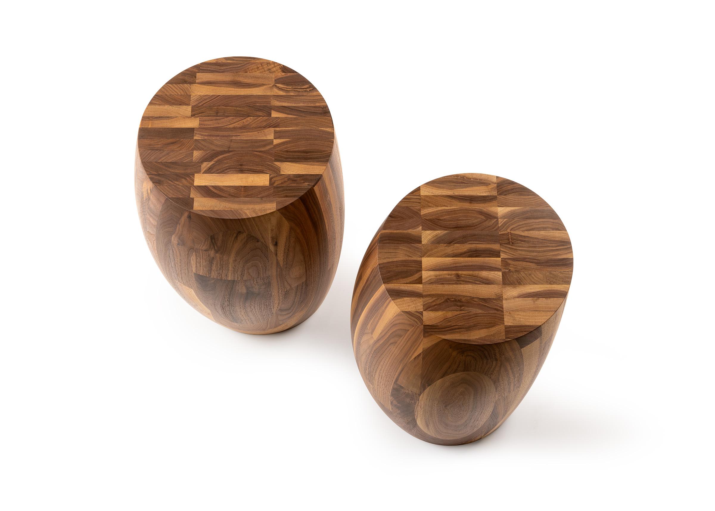 Kluskens Tulip Couchtisch in Nussbaum massiv (Moderne der Mitte des Jahrhunderts) im Angebot