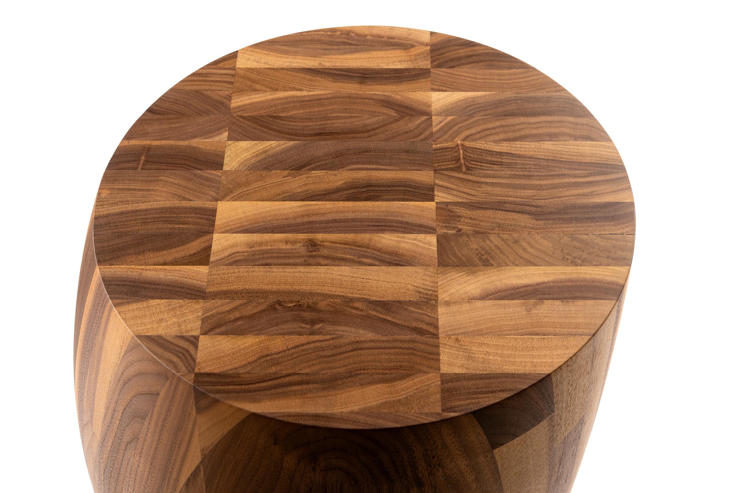 Néerlandais Table basse Tulip de Kluskens en noyer massif en vente
