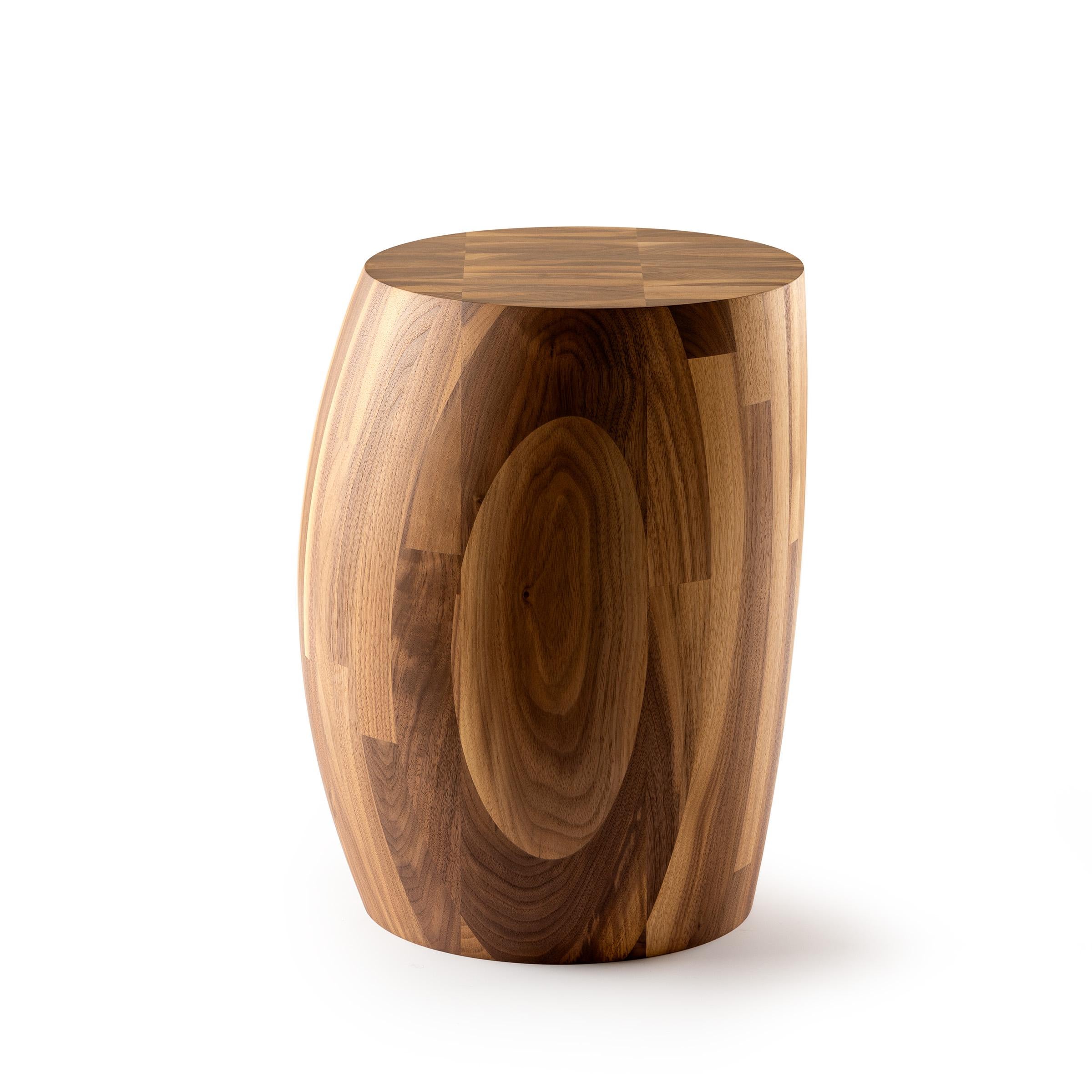 Table basse Tulip de Kluskens en noyer massif Neuf - En vente à Nederweert, NL