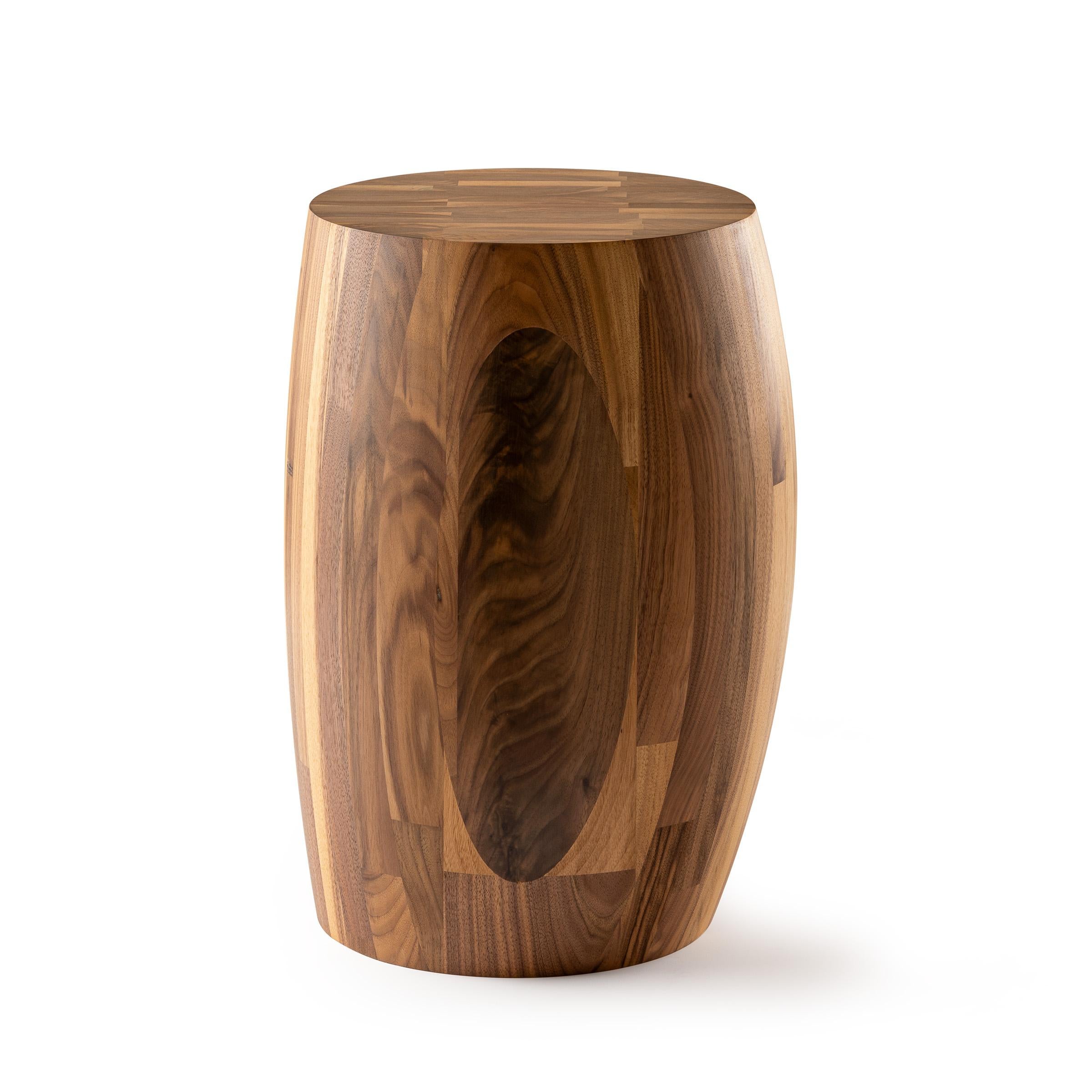 XXIe siècle et contemporain Table basse Tulip de Kluskens en noyer massif en vente