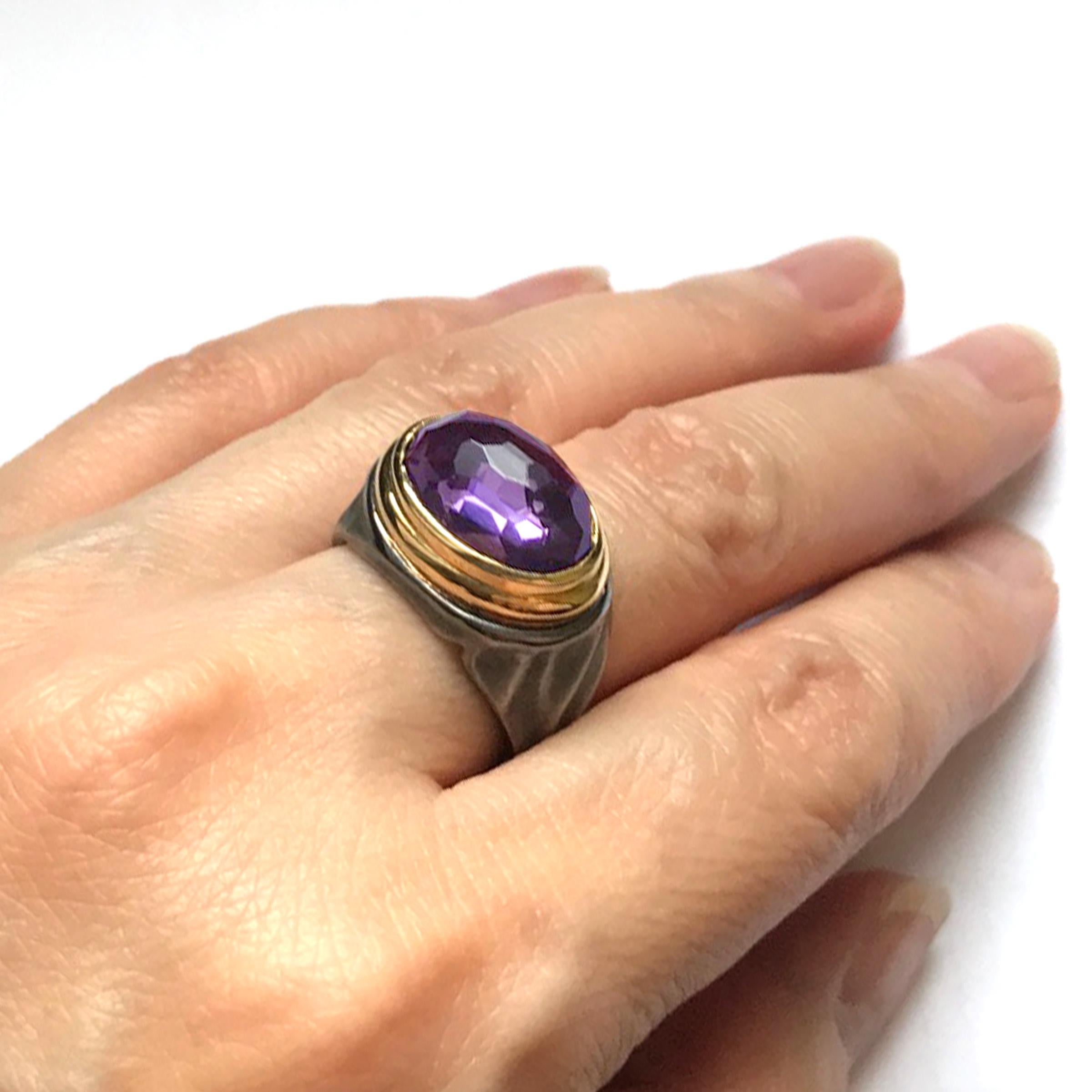 Contemporary K.Mita Oxidized Sterling Silver Ring Faceted Amethyst in 18 Karat Yellow Gold For Sale