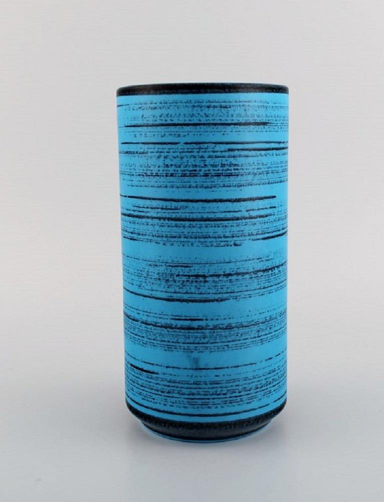 Knabstrup ceramic vase with glaze in shades of blue, 1960s.
Measures: 21.5 x 10.8 cm.
In excellent condition.
Stamped.