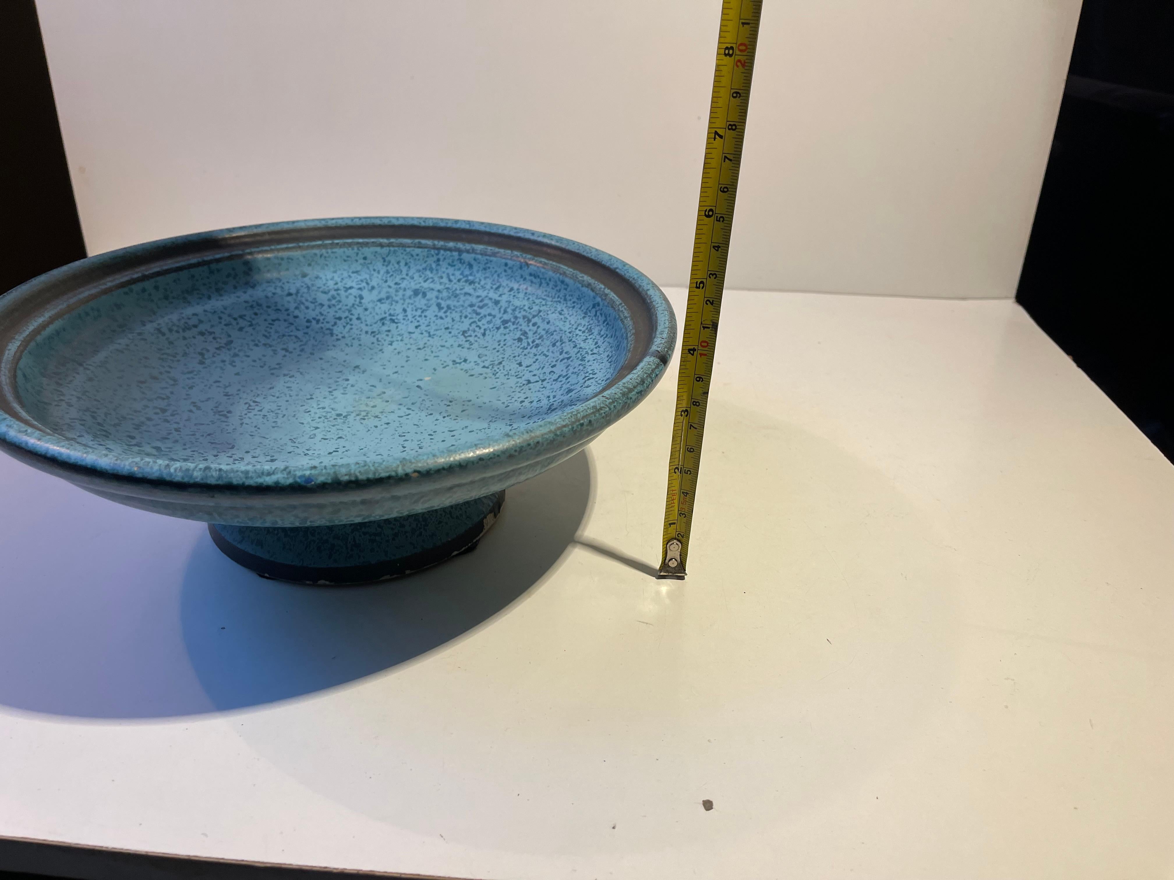 Knabstrup Dänemark Blaue Art Deco Obstschale aus bemaltem Steingut, 1920er Jahre (Frühes 20. Jahrhundert) im Angebot