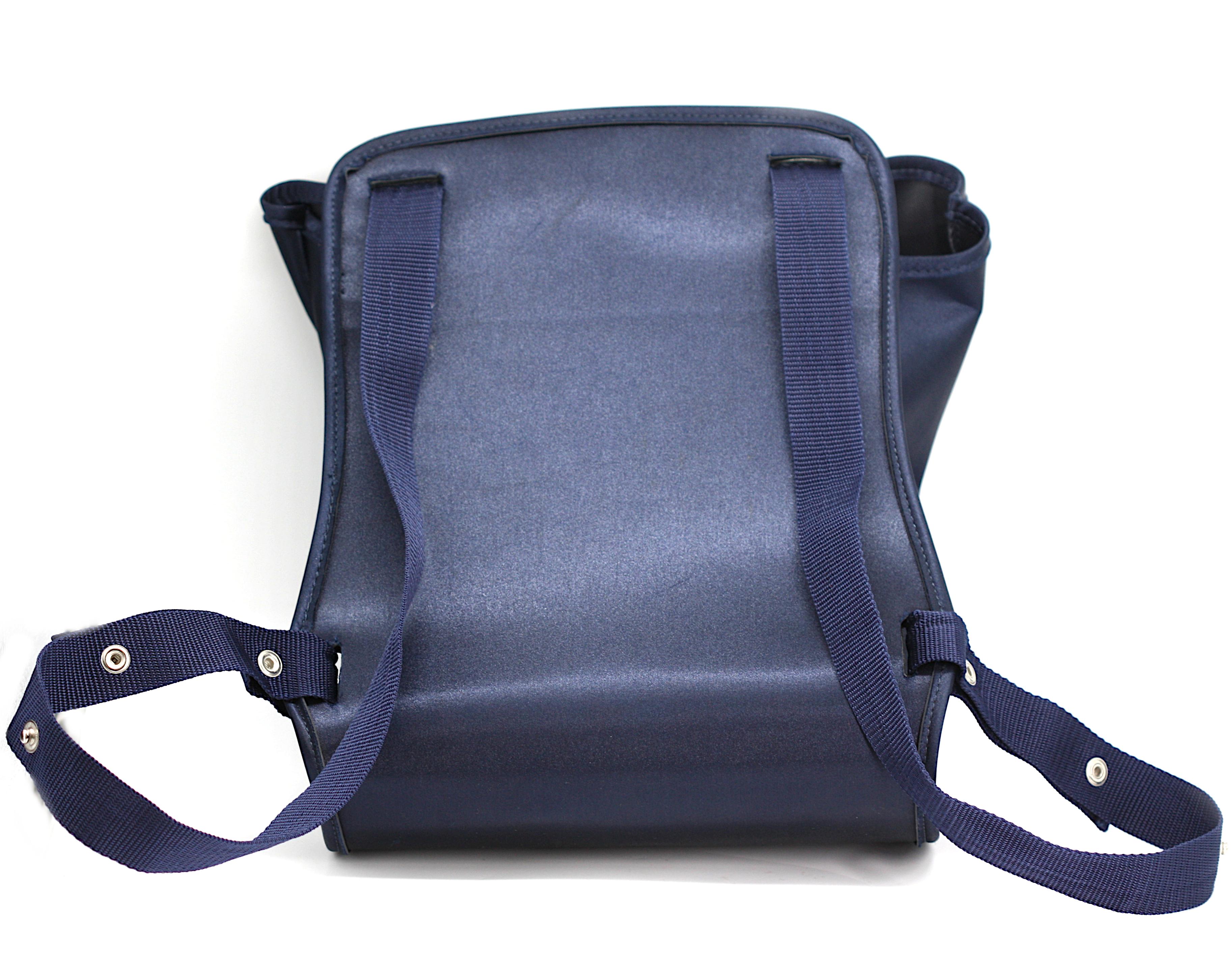
Sac à dos - Voyage Hermes en Terre de Etoiles
Tissu bleu imprimé. Hauteur 15 po, largeur 10 po. Profondeur 7.5 in.
Rapport de condition
Bon état.