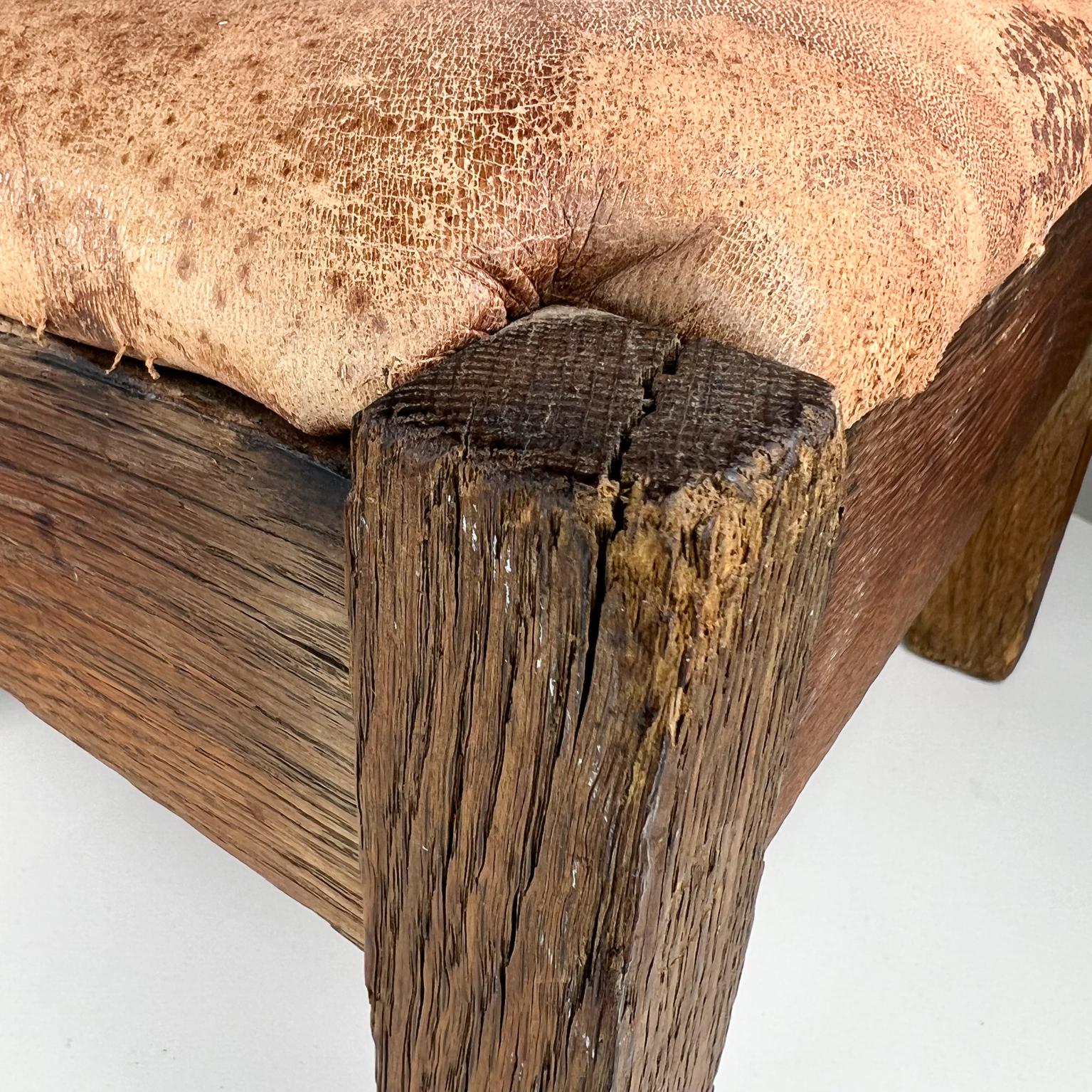 Knaus Mfg. Arts and Crafts niedriger Fußhocker aus Leder und Holz im Used-Look, Oneida, NY im Angebot 3