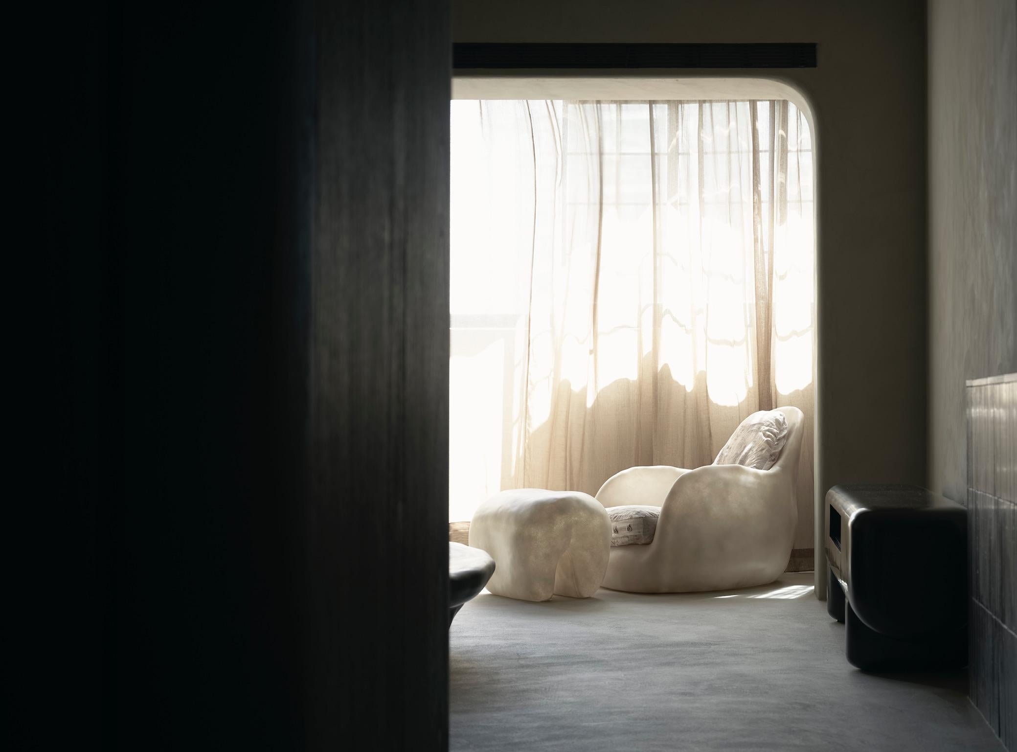 Fauteuil de salon en fibre de verre beige naturel en forme d'œuf avec coussin de Kar en vente 8