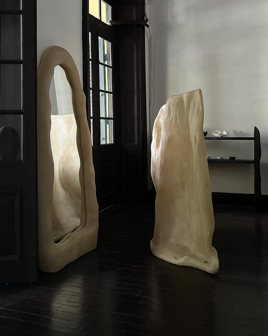 Contemporary Organic Form Natural Plain Beige Fiberglass Screen by kar en vente 3