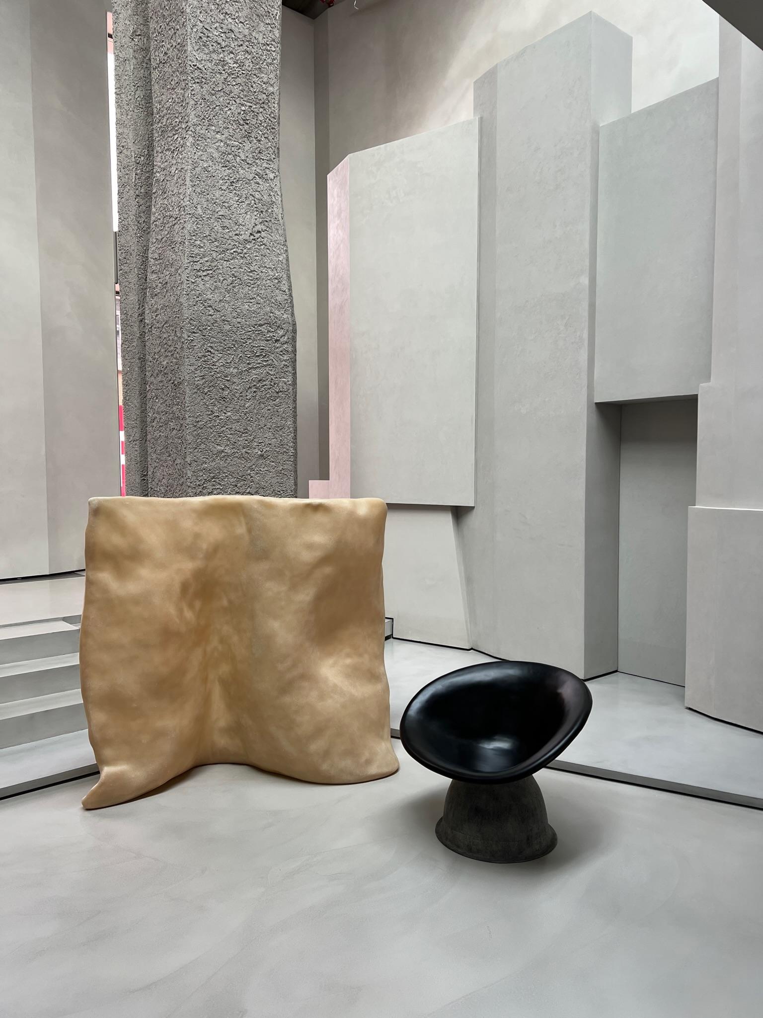 Contemporary Organic Form Natural Plain Beige Fiberglass Screen by kar en vente 7