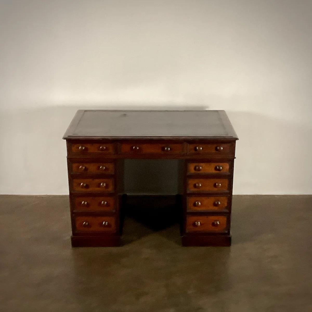 Anglais Bureau à genoux en vente